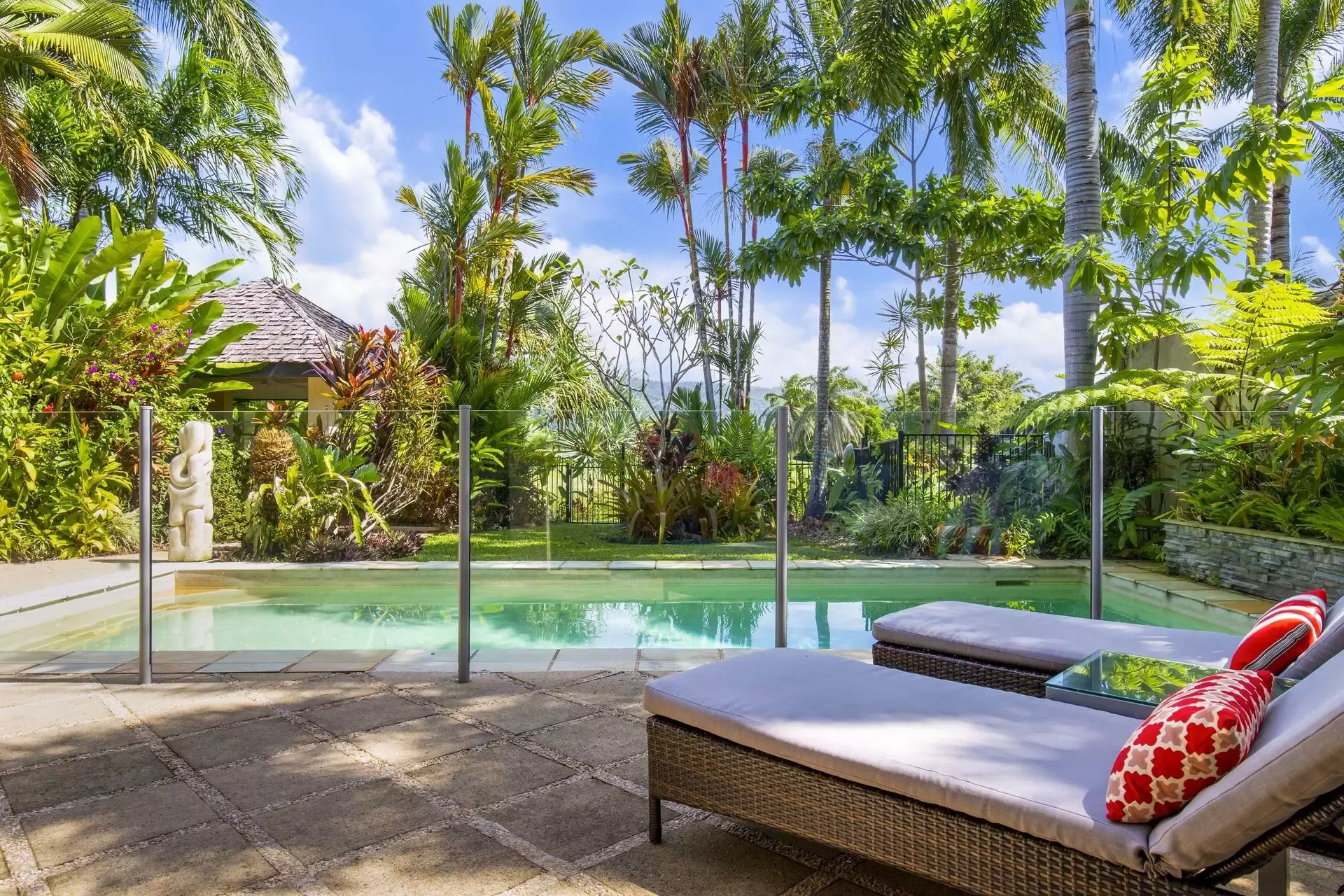 7/11-17 St Crispins Avenue, Port Douglas Sold by Queensland Sotheby's International Realty - image 1
