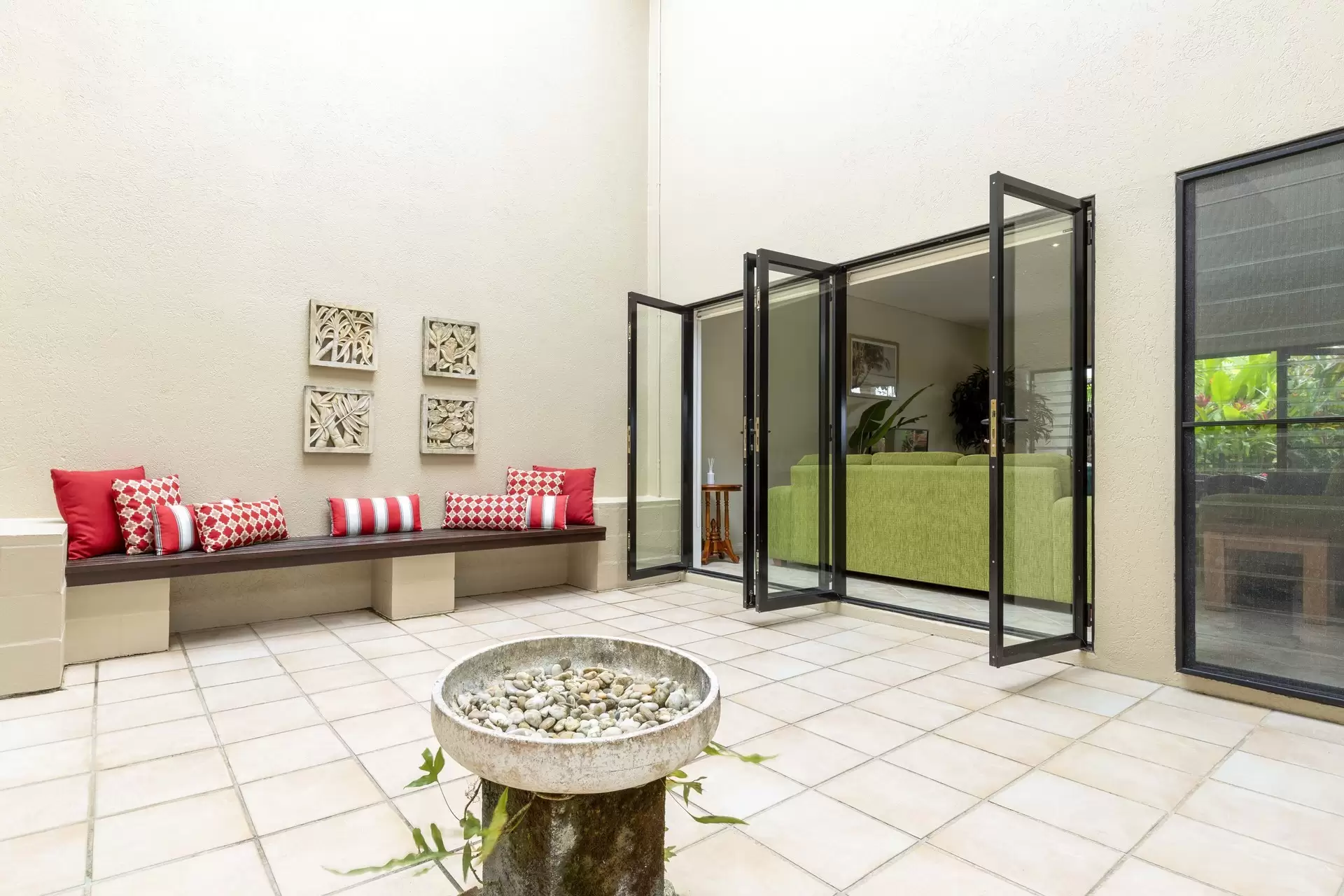 7/11-17 St Crispins Avenue, Port Douglas Sold by Queensland Sotheby's International Realty - image 1