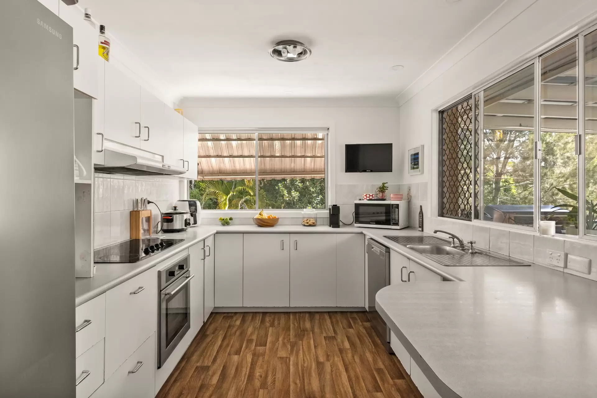 170 Boston Road, Belmont Sold by Queensland Sotheby's International Realty - image 1