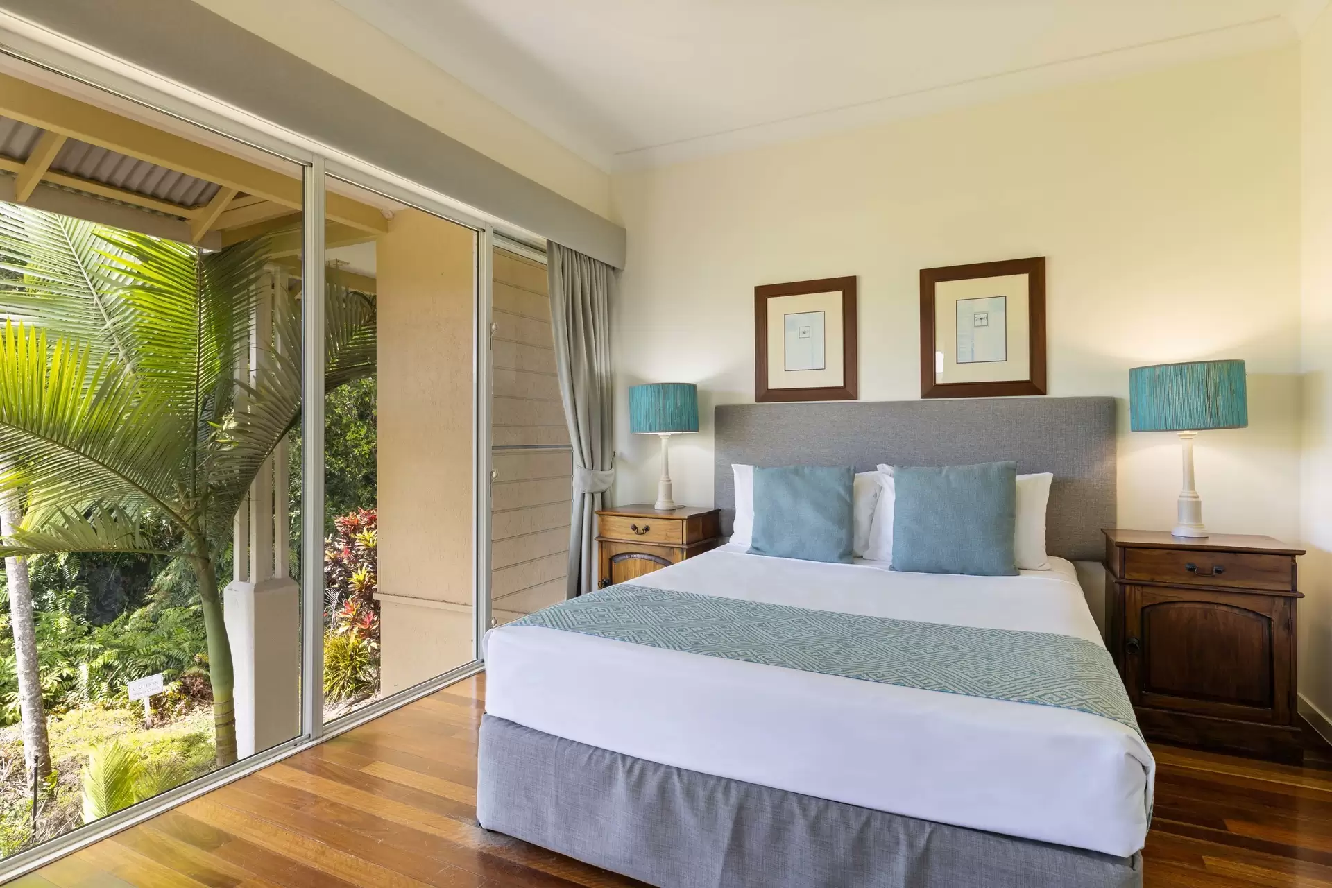15/24-70 Nautilus Street, Port Douglas Sold by  - image 1