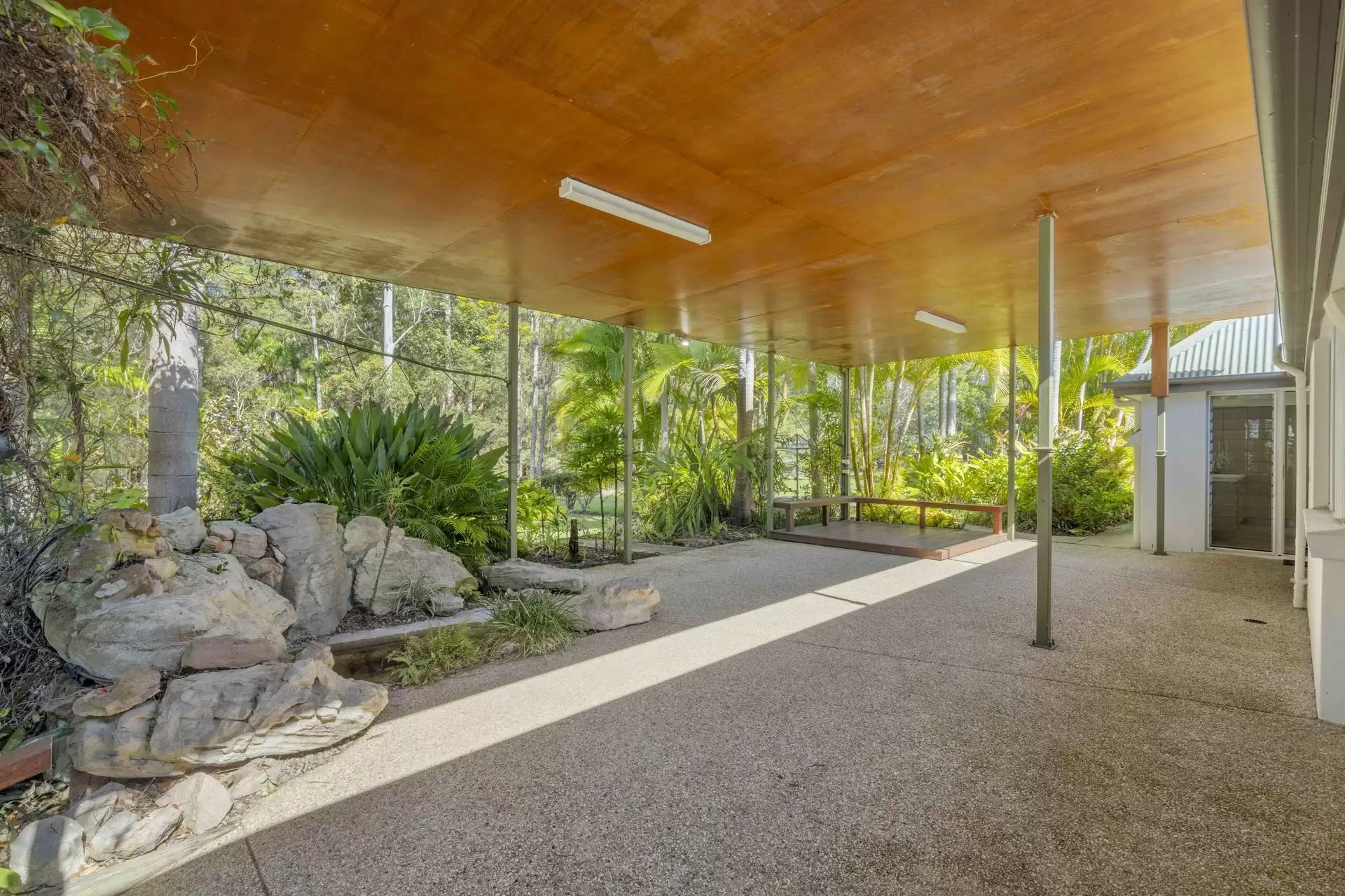 33 Kingsgate Drive, Tinbeerwah Sold by Queensland Sotheby's International Realty - image 1