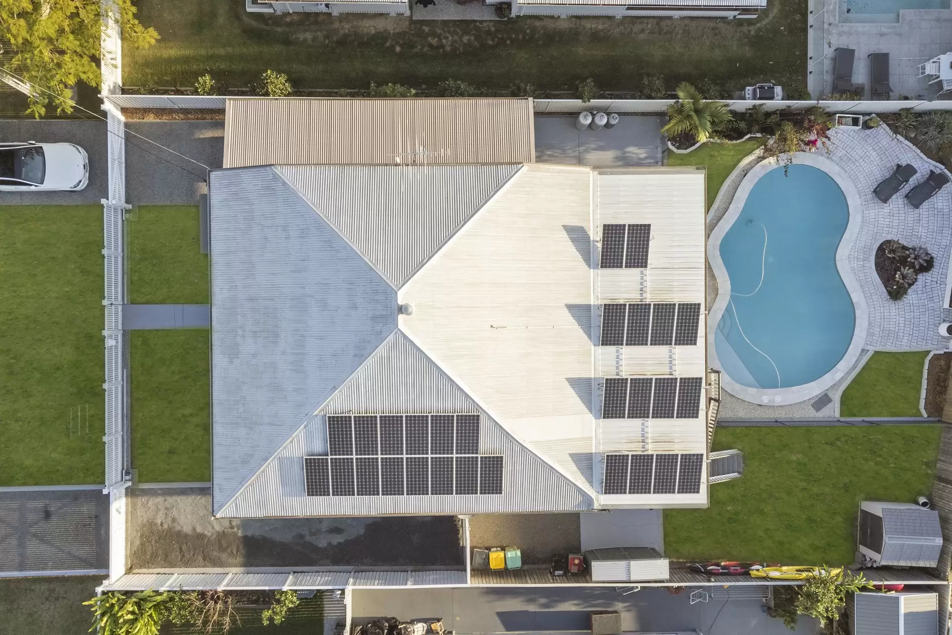 44 Little Shore Street, Cleveland Sold by Queensland Sotheby's International Realty - image 1
