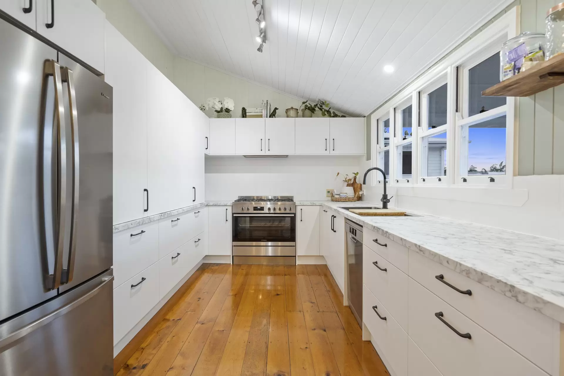 44 Little Shore Street, Cleveland Sold by  - image 1