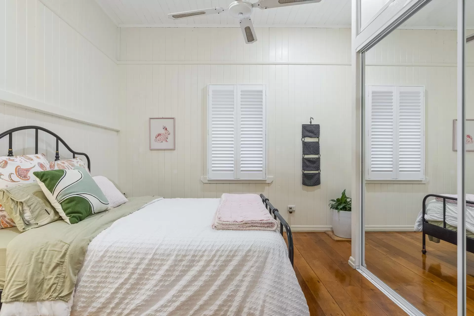 44 Little Shore Street, Cleveland Sold by Queensland Sotheby's International Realty - image 1