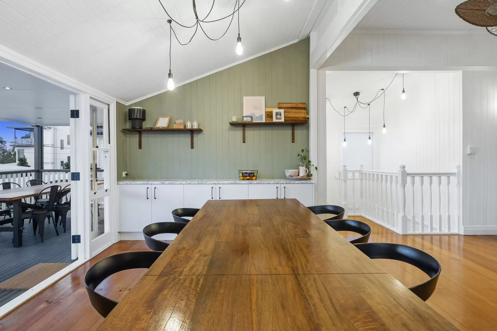 44 Little Shore Street, Cleveland Sold by Queensland Sotheby's International Realty - image 1