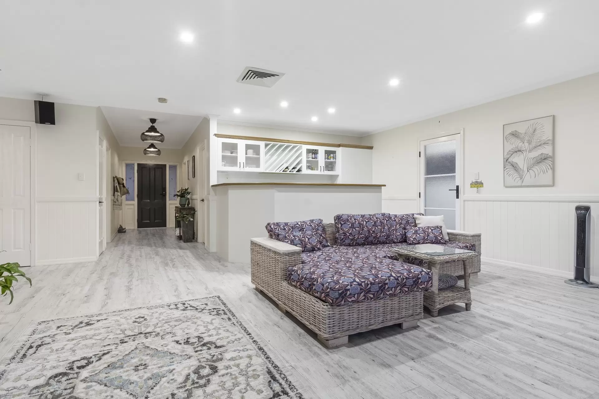 44 Little Shore Street, Cleveland Sold by Queensland Sotheby's International Realty - image 1
