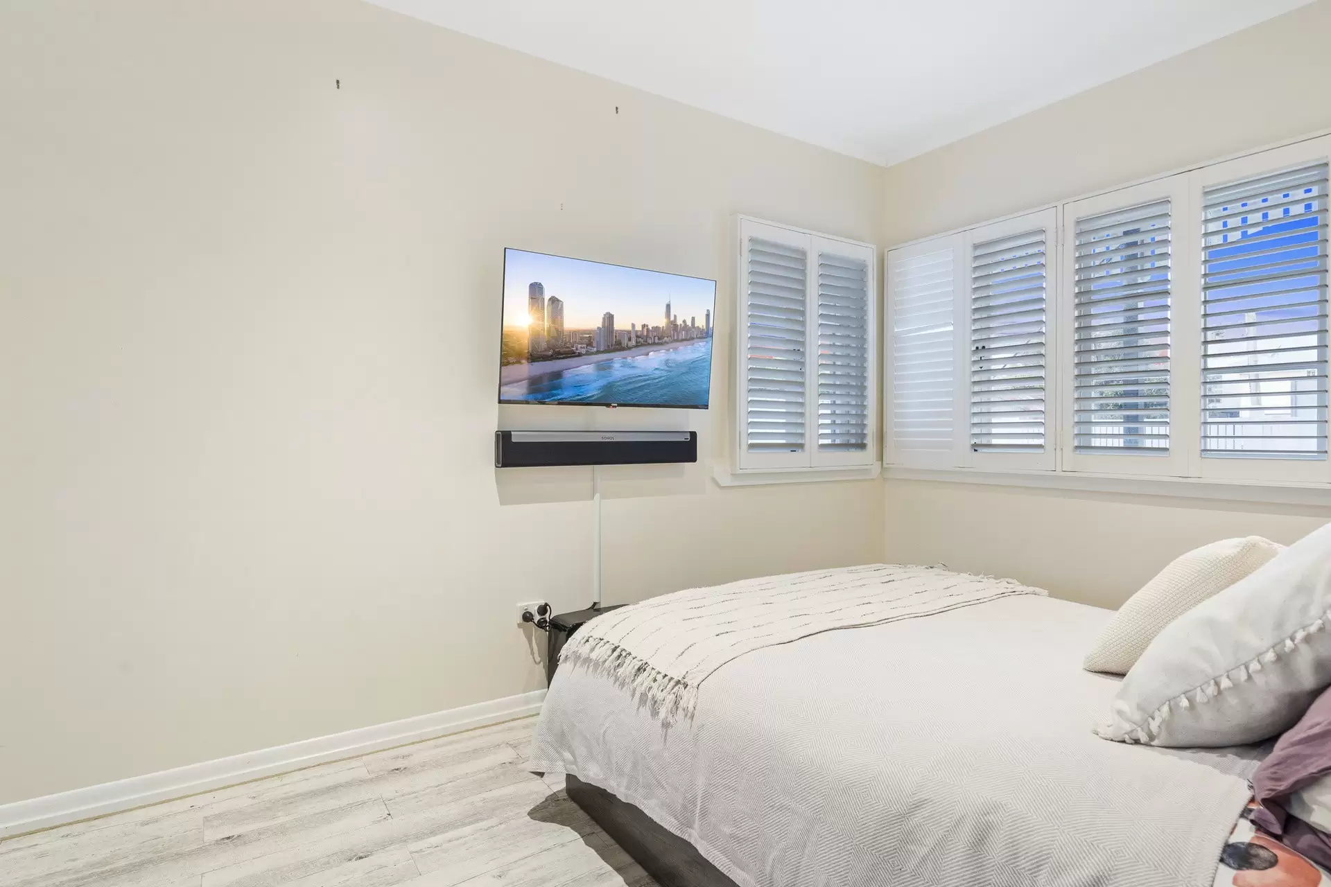 44 Little Shore Street, Cleveland Sold by Queensland Sotheby's International Realty - image 1