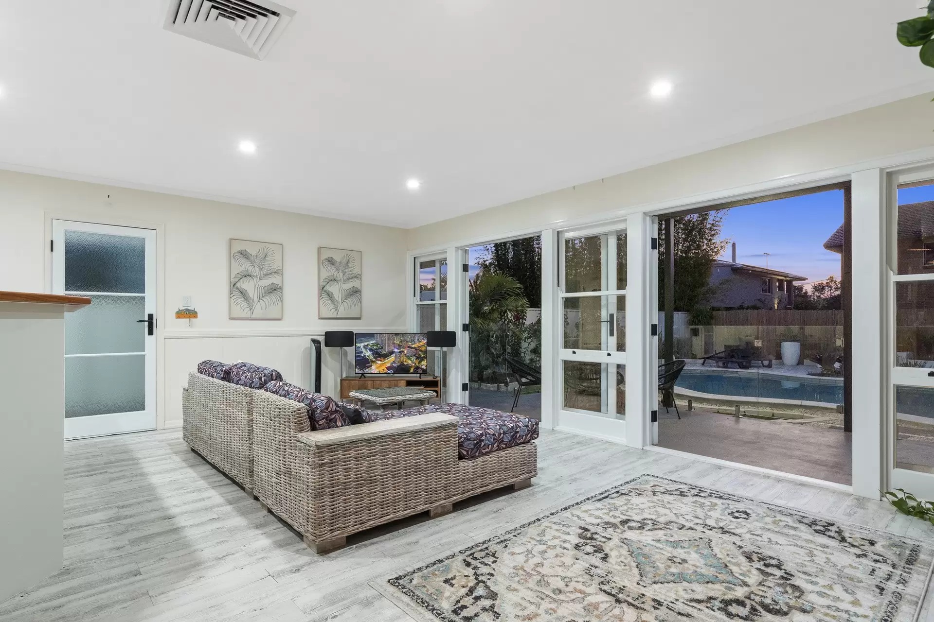 44 Little Shore Street, Cleveland Sold by Queensland Sotheby's International Realty - image 1