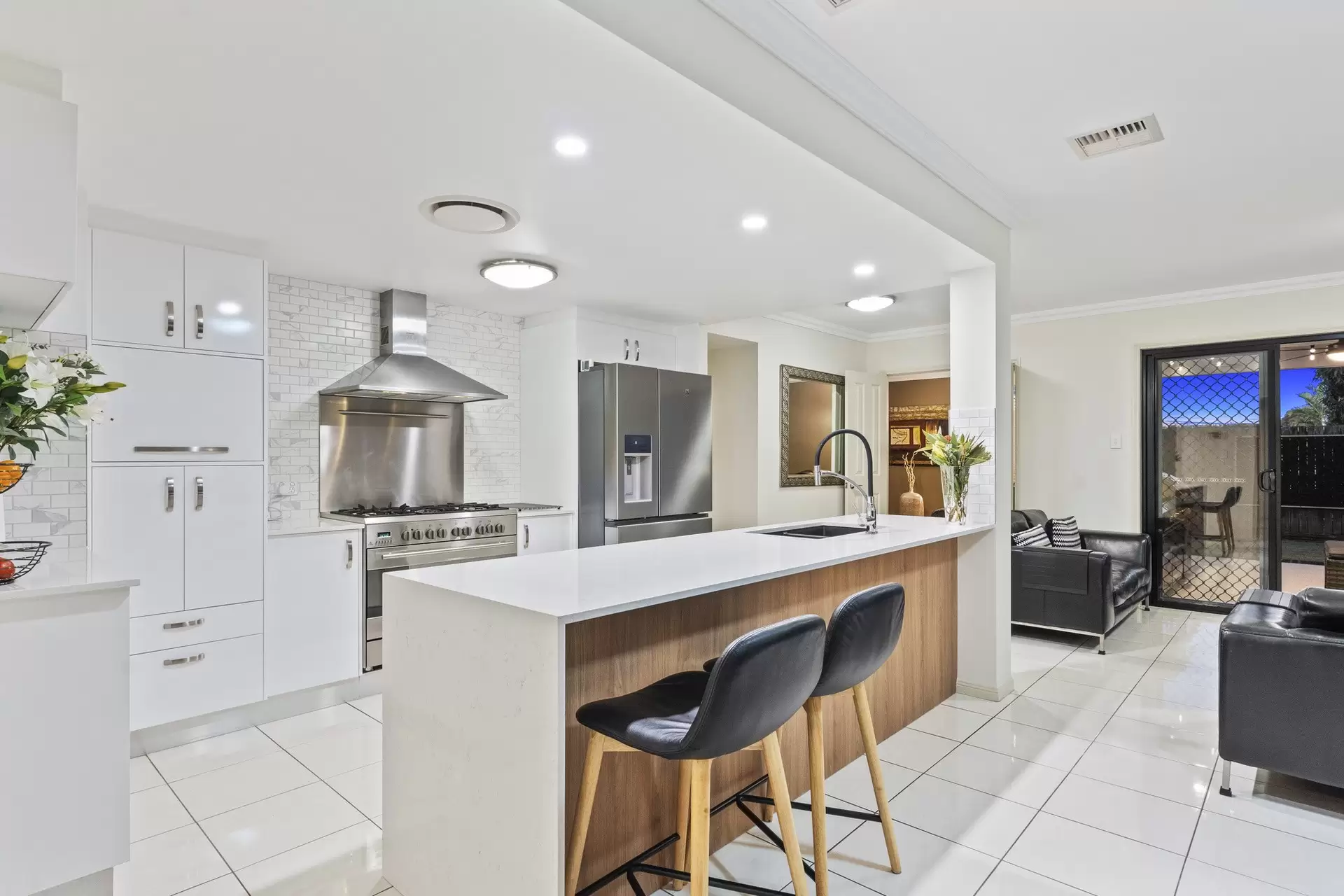 11 Moreton Road, Thornlands Sold by  - image 1