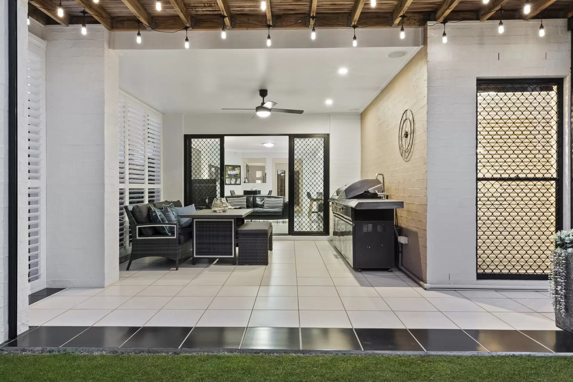 11 Moreton Road, Thornlands Sold by Queensland Sotheby's International Realty - image 1