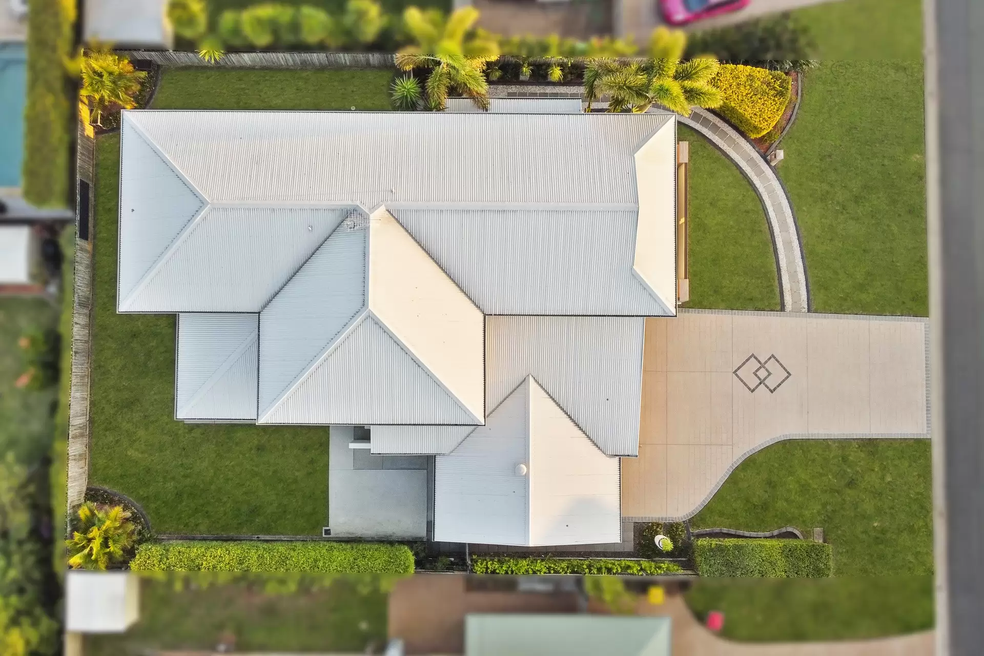 11 Moreton Road, Thornlands Sold by Queensland Sotheby's International Realty - image 1