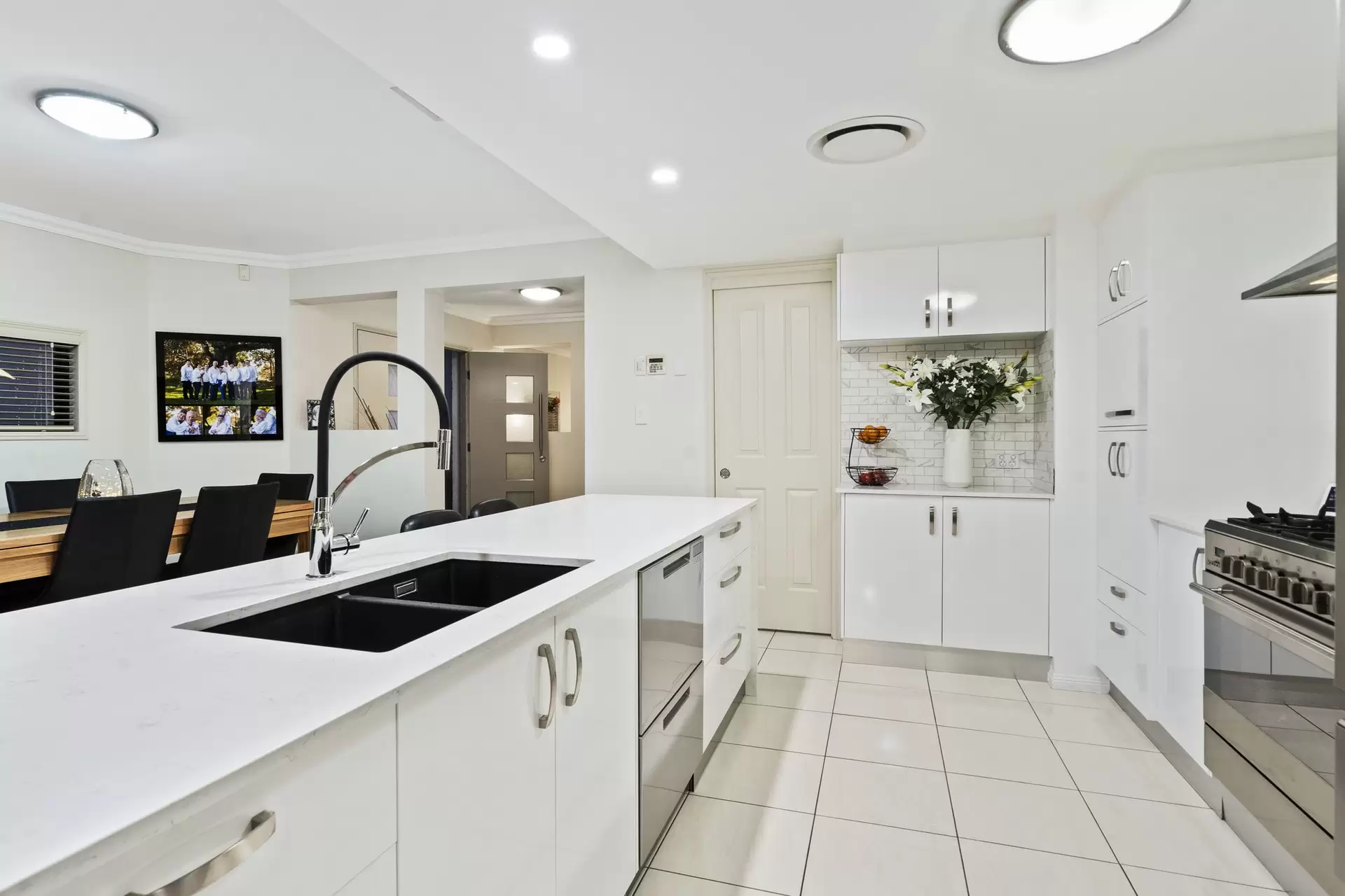 11 Moreton Road, Thornlands Sold by  - image 1