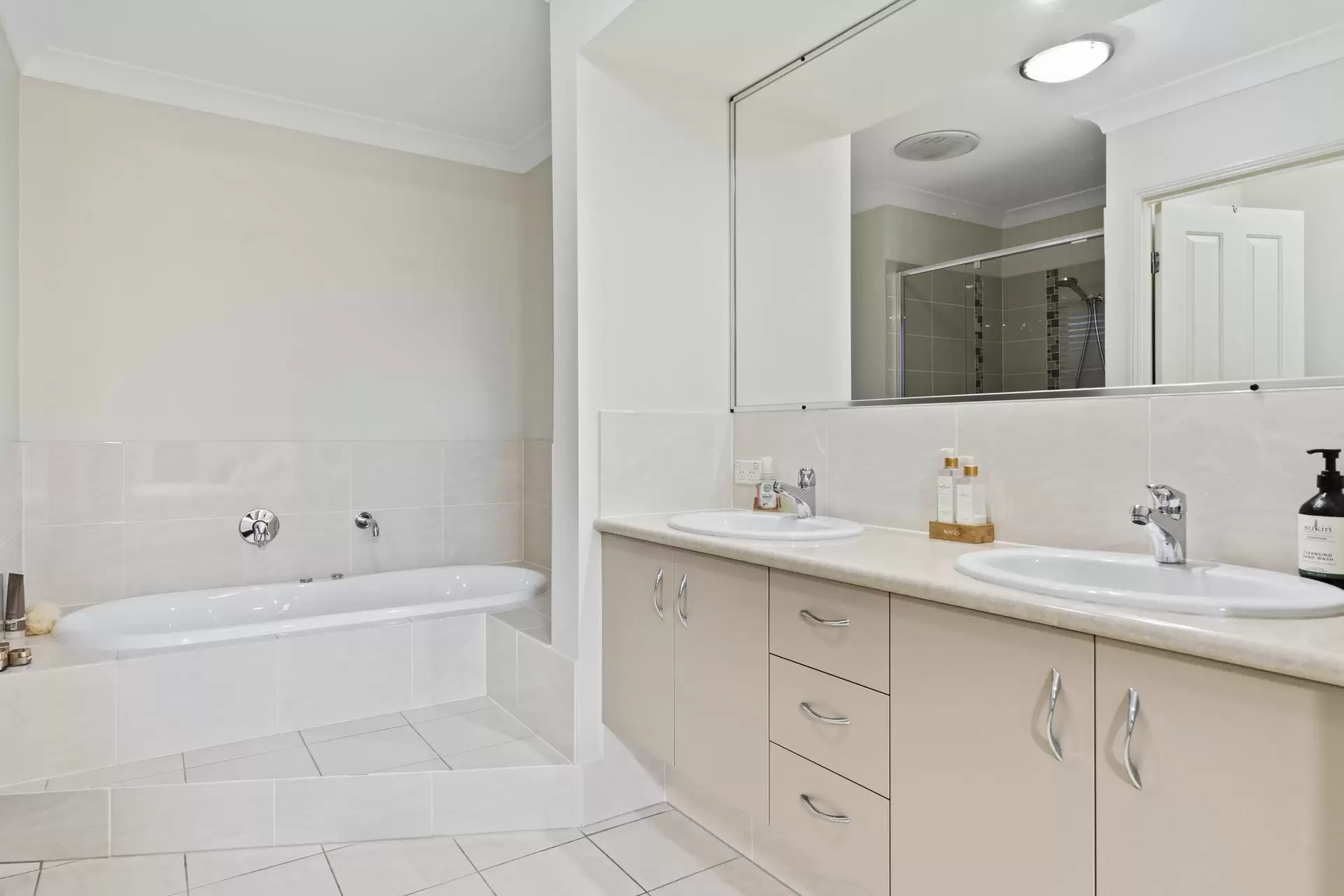 11 Moreton Road, Thornlands Sold by Queensland Sotheby's International Realty - image 1