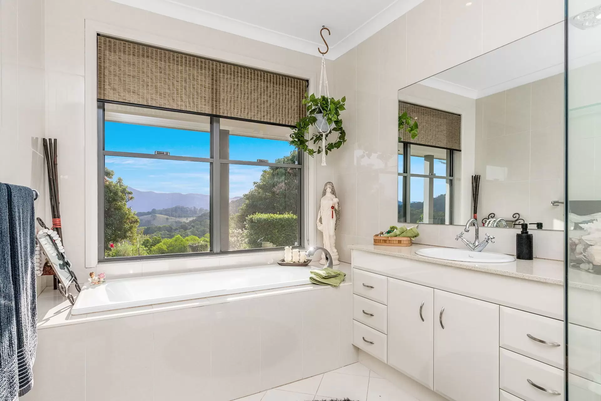 4 Highlander Court, Clear Mountain Sold by  - image 1