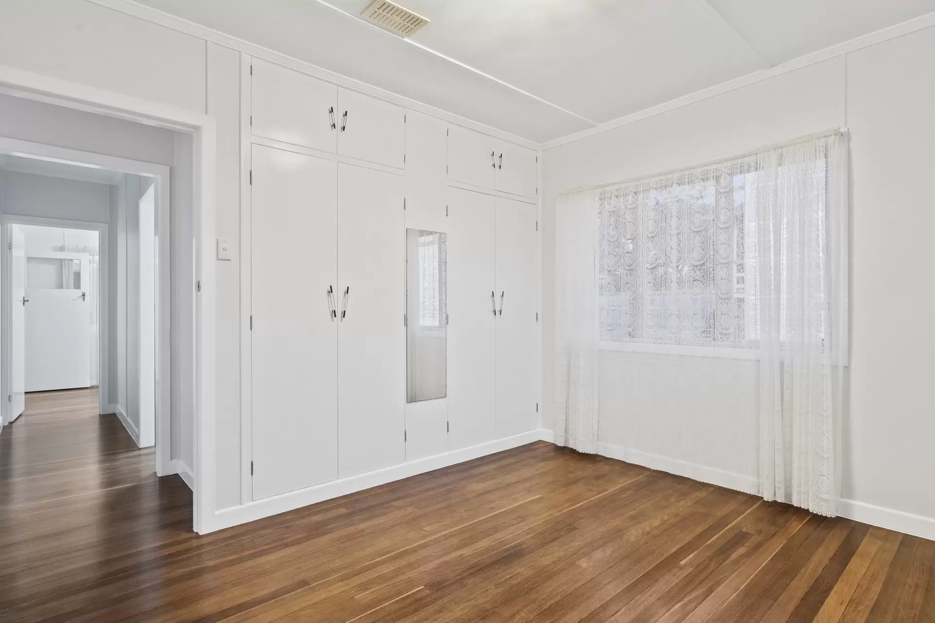 26 Talwong Street, Manly West Sold by Queensland Sotheby's International Realty - image 1