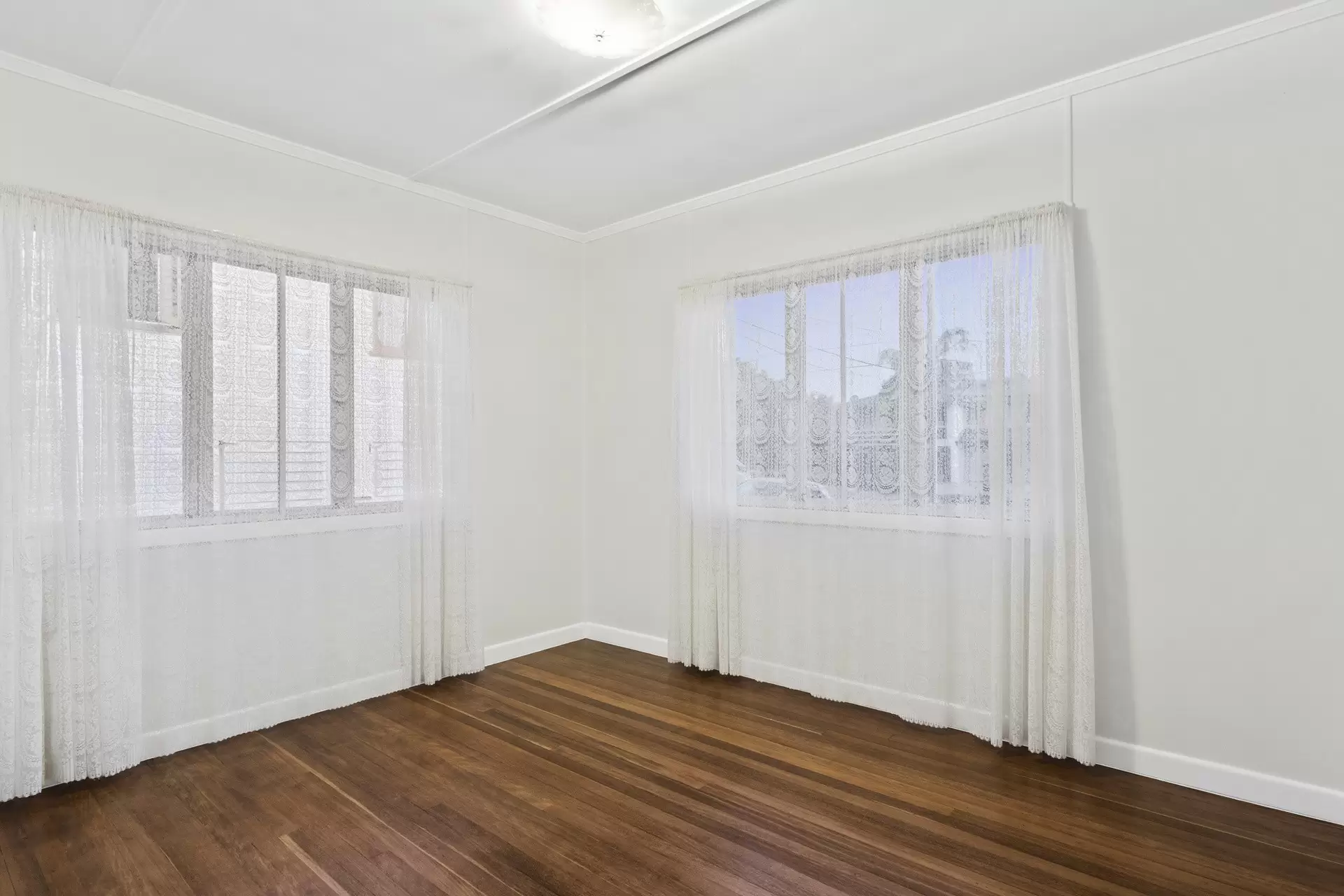 26 Talwong Street, Manly West Sold by Queensland Sotheby's International Realty - image 1