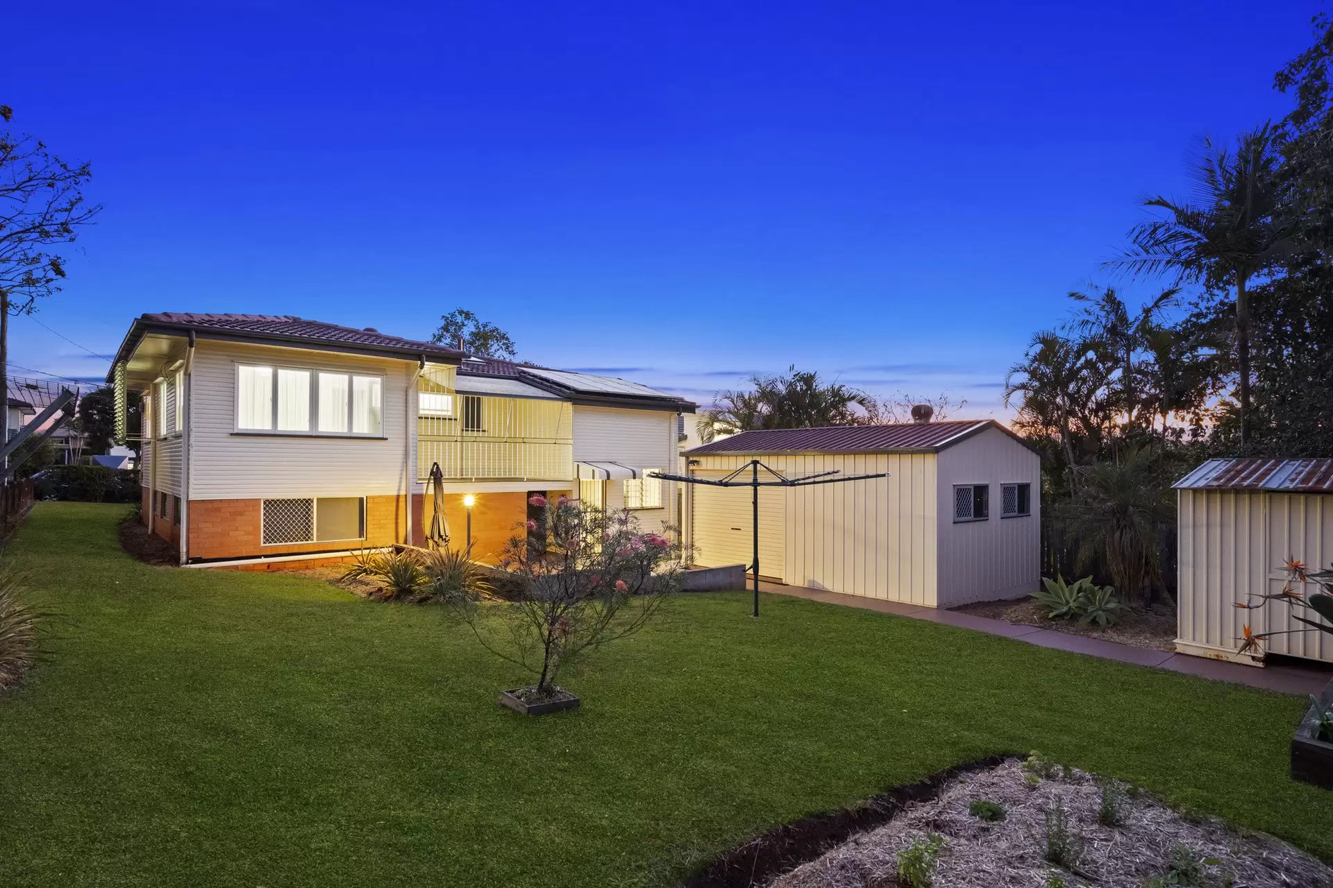 26 Talwong Street, Manly West Sold by  - image 1