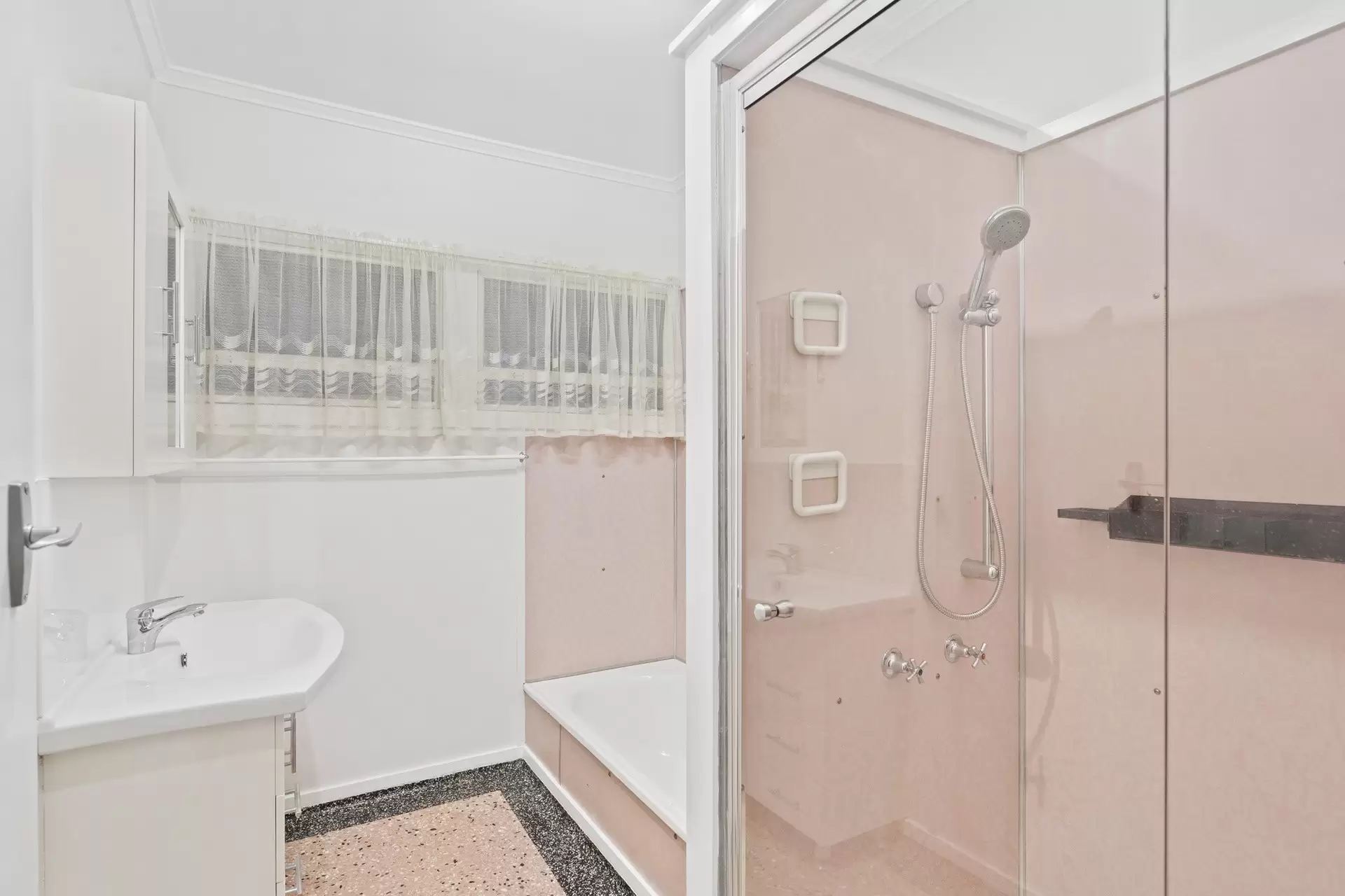 26 Talwong Street, Manly West Sold by Queensland Sotheby's International Realty - image 1