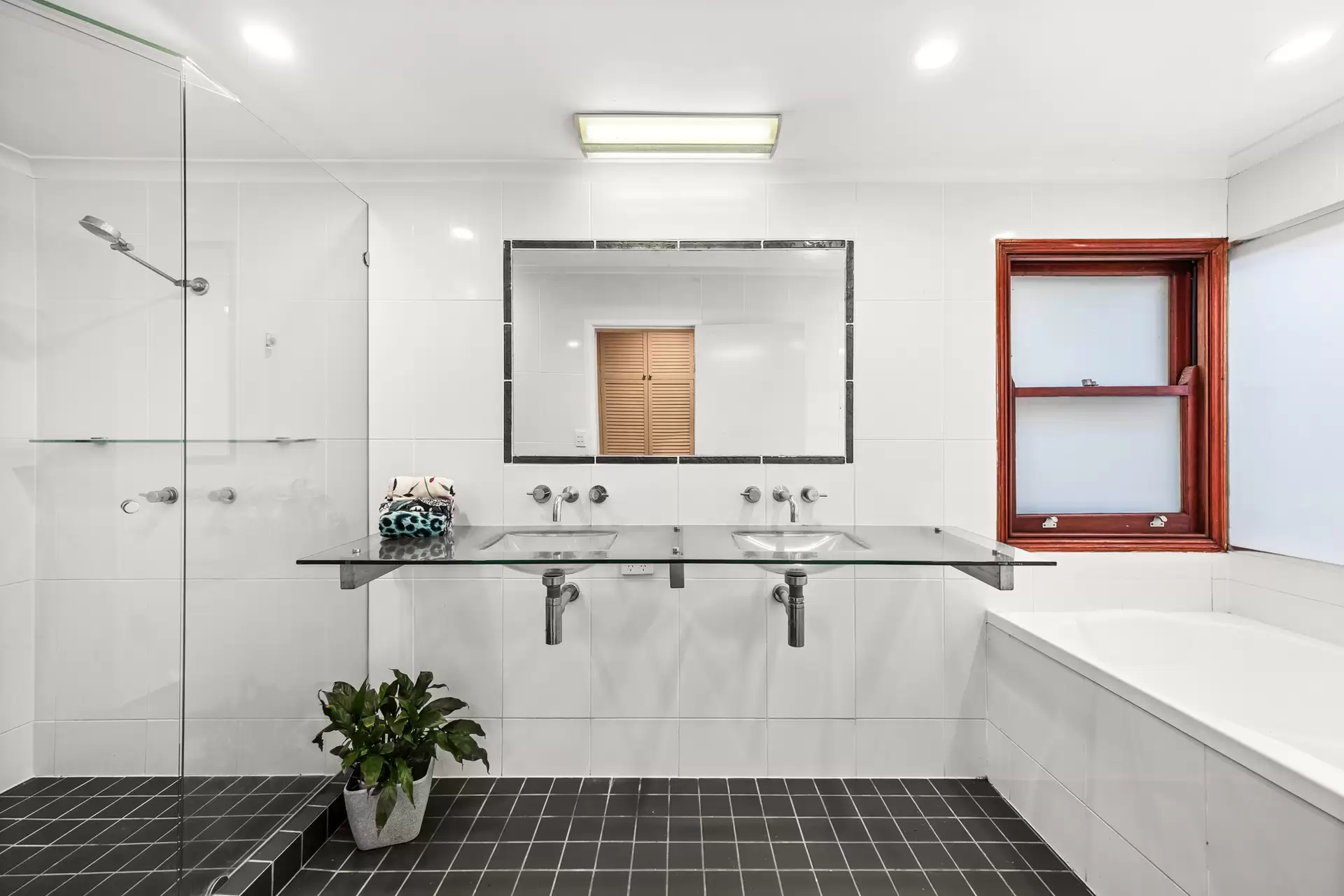 553 Grassdale Road, Gumdale Sold by Queensland Sotheby's International Realty - image 1