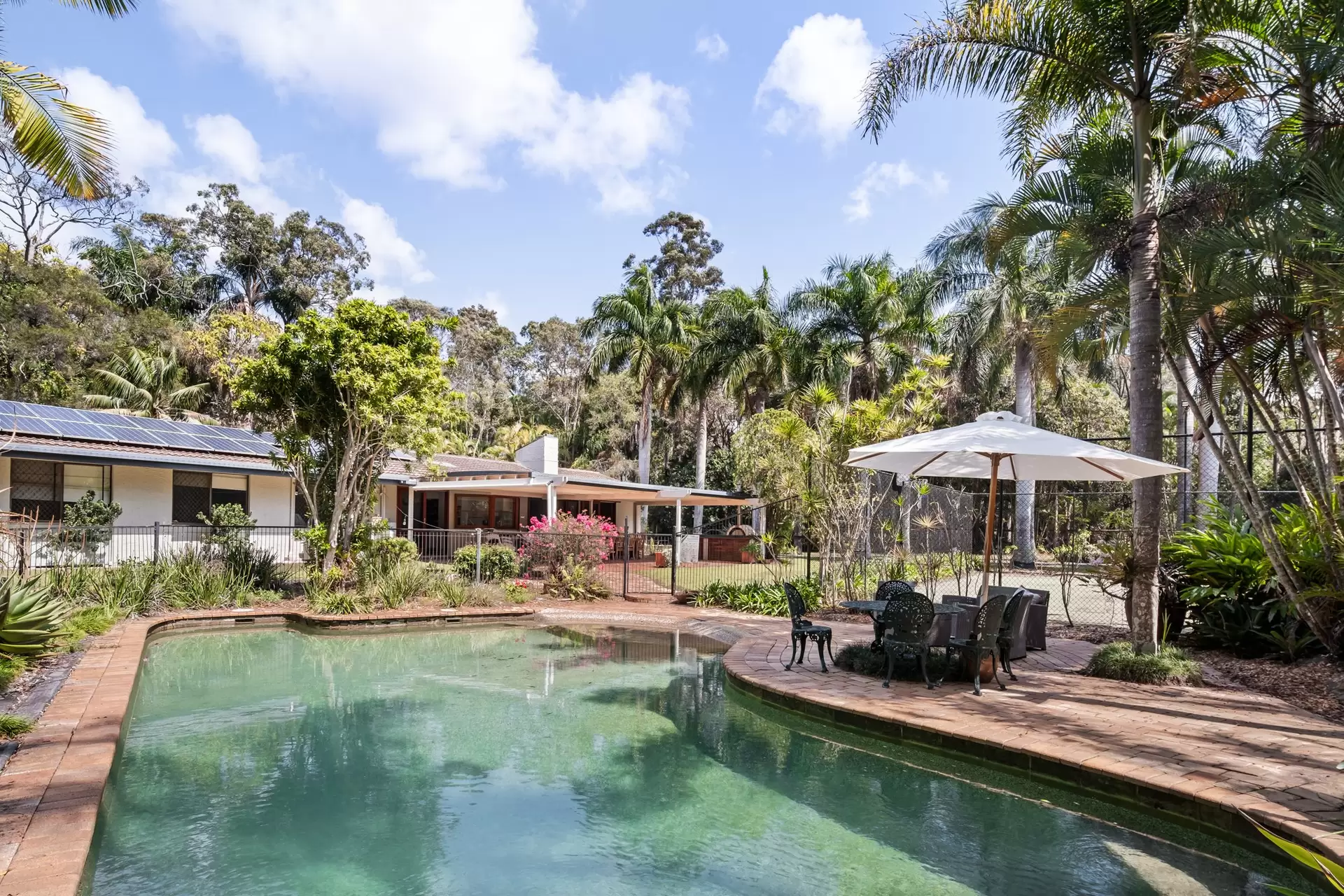 553 Grassdale Road, Gumdale Sold by  - image 1