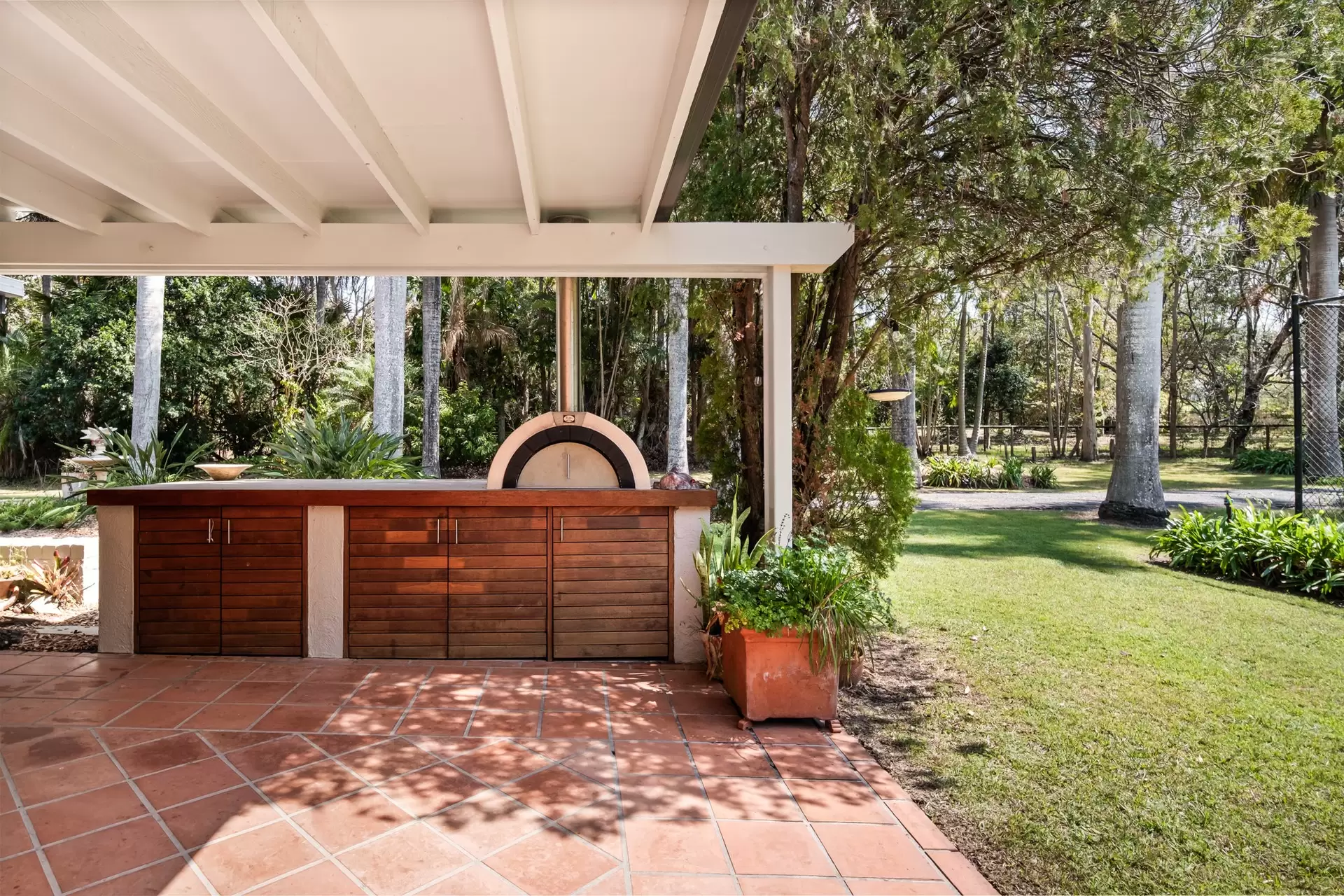 553 Grassdale Road, Gumdale Sold by Queensland Sotheby's International Realty - image 1