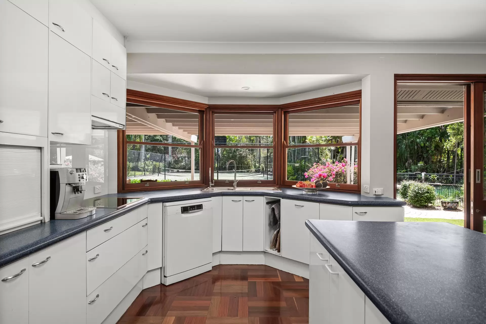 553 Grassdale Road, Gumdale Sold by Queensland Sotheby's International Realty - image 1