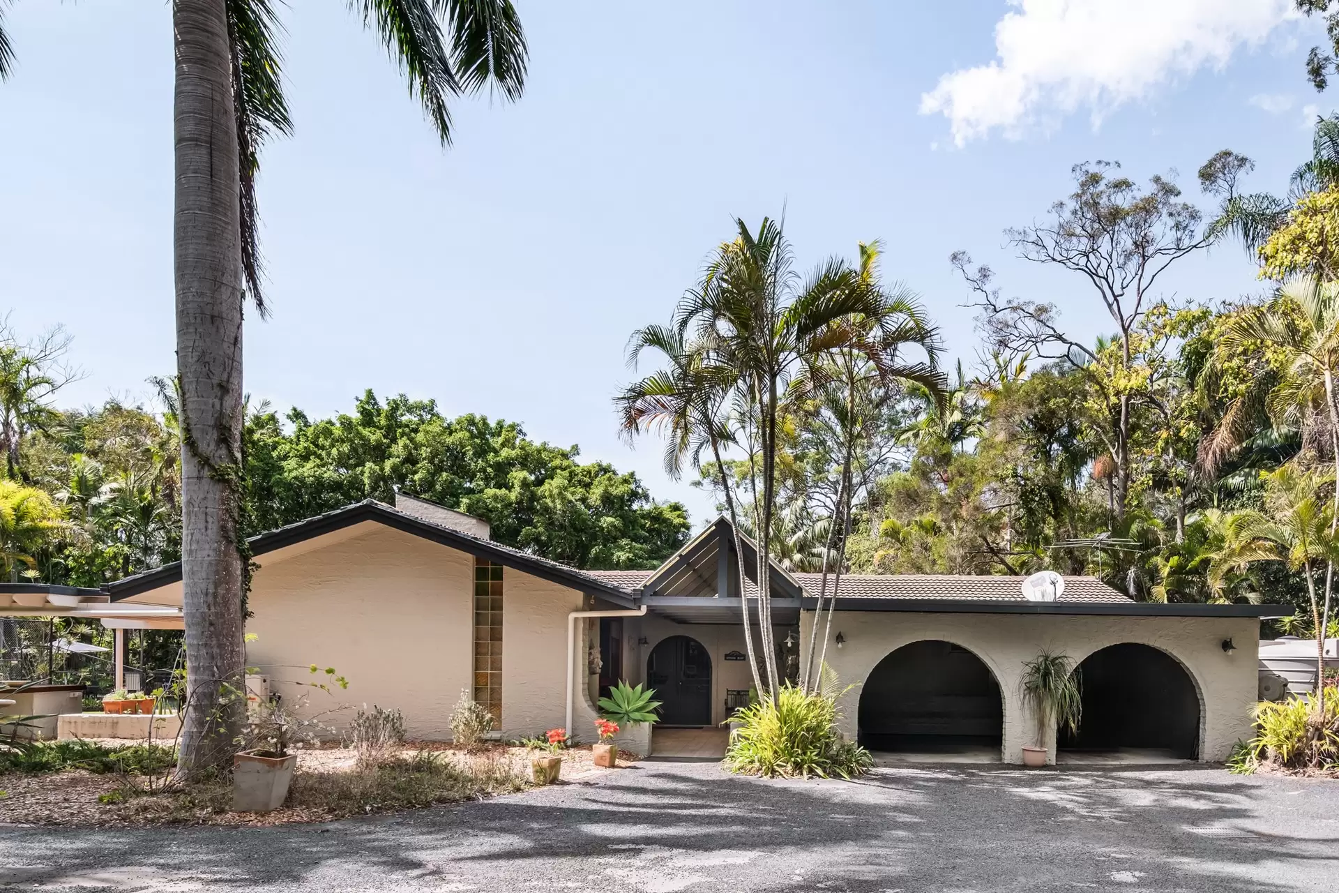 553 Grassdale Road, Gumdale Sold by Queensland Sotheby's International Realty - image 1