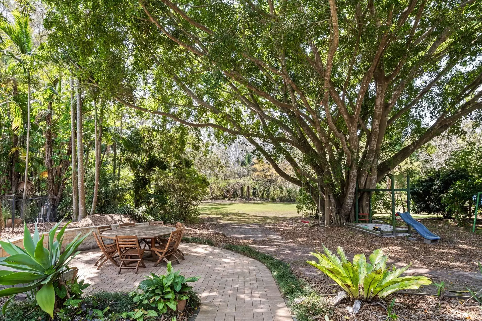 553 Grassdale Road, Gumdale Sold by Queensland Sotheby's International Realty - image 1