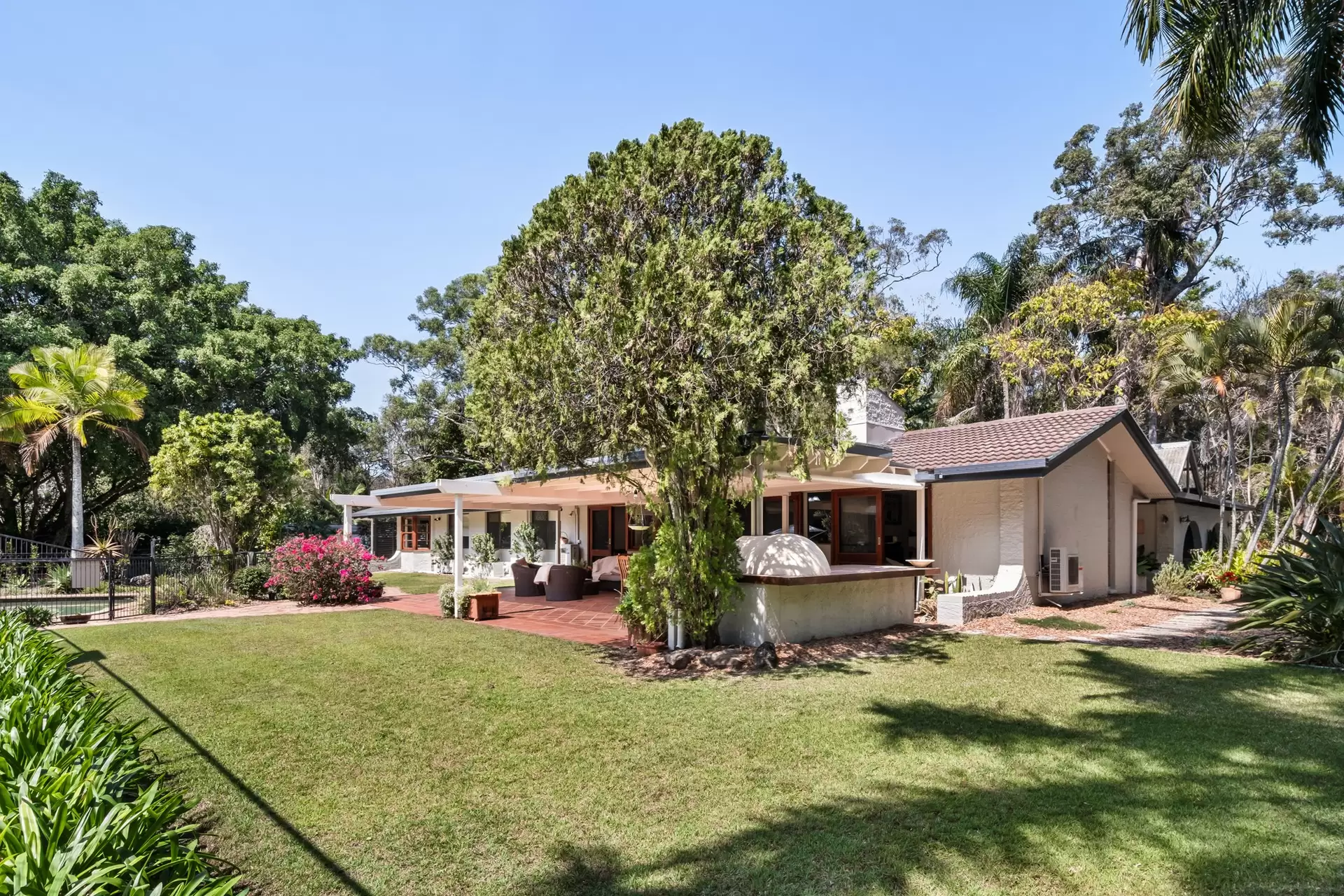 553 Grassdale Road, Gumdale Sold by Queensland Sotheby's International Realty - image 1