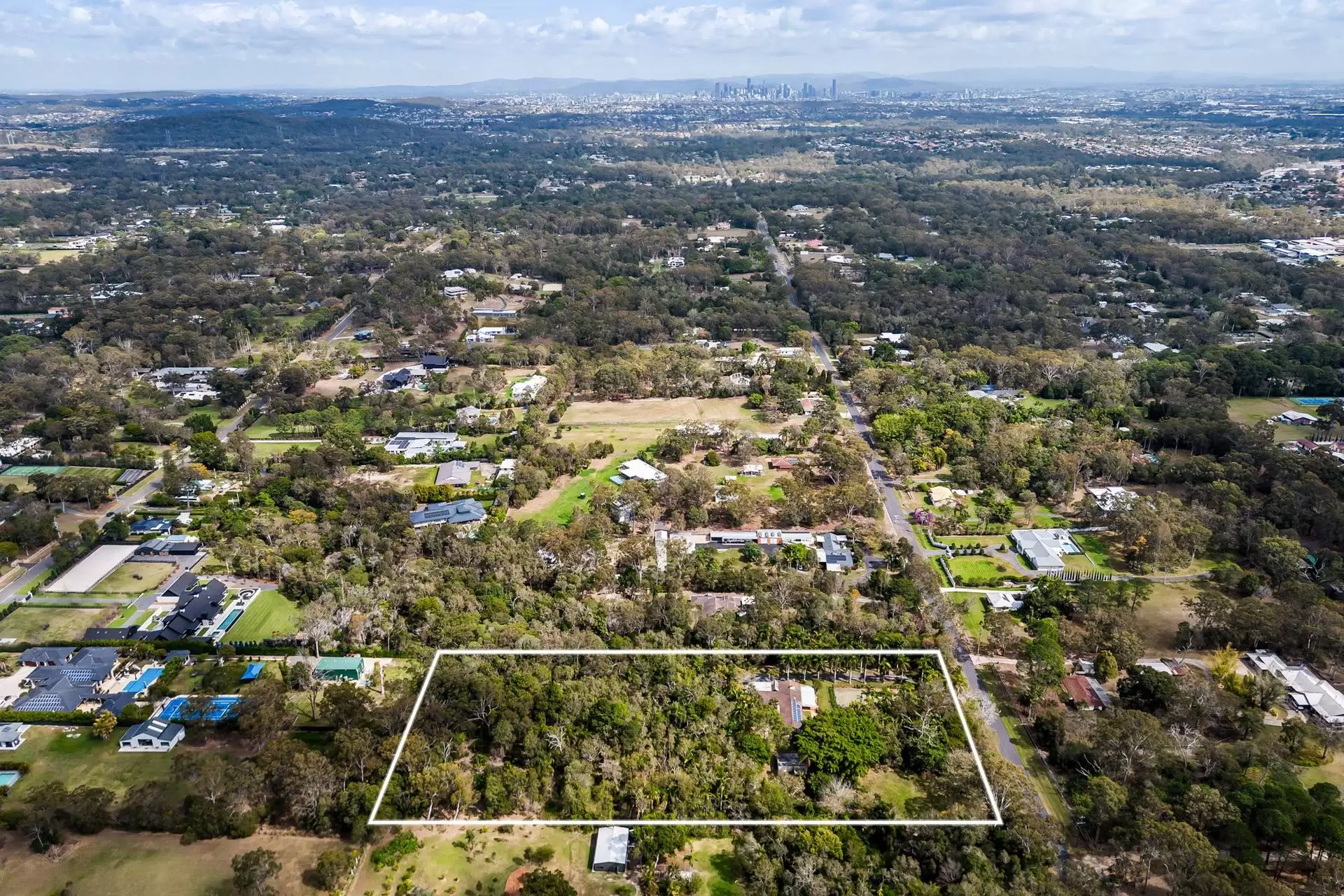 553 Grassdale Road, Gumdale Sold by Queensland Sotheby's International Realty - image 1