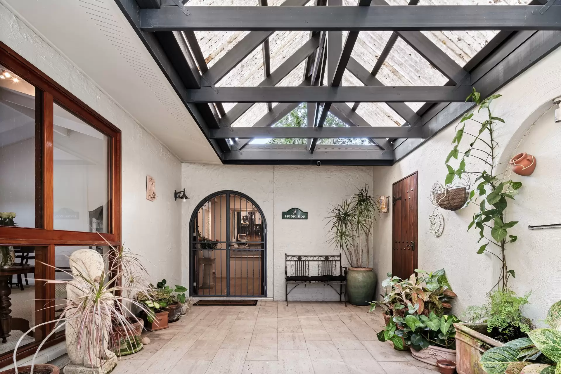 553 Grassdale Road, Gumdale Sold by Queensland Sotheby's International Realty - image 1