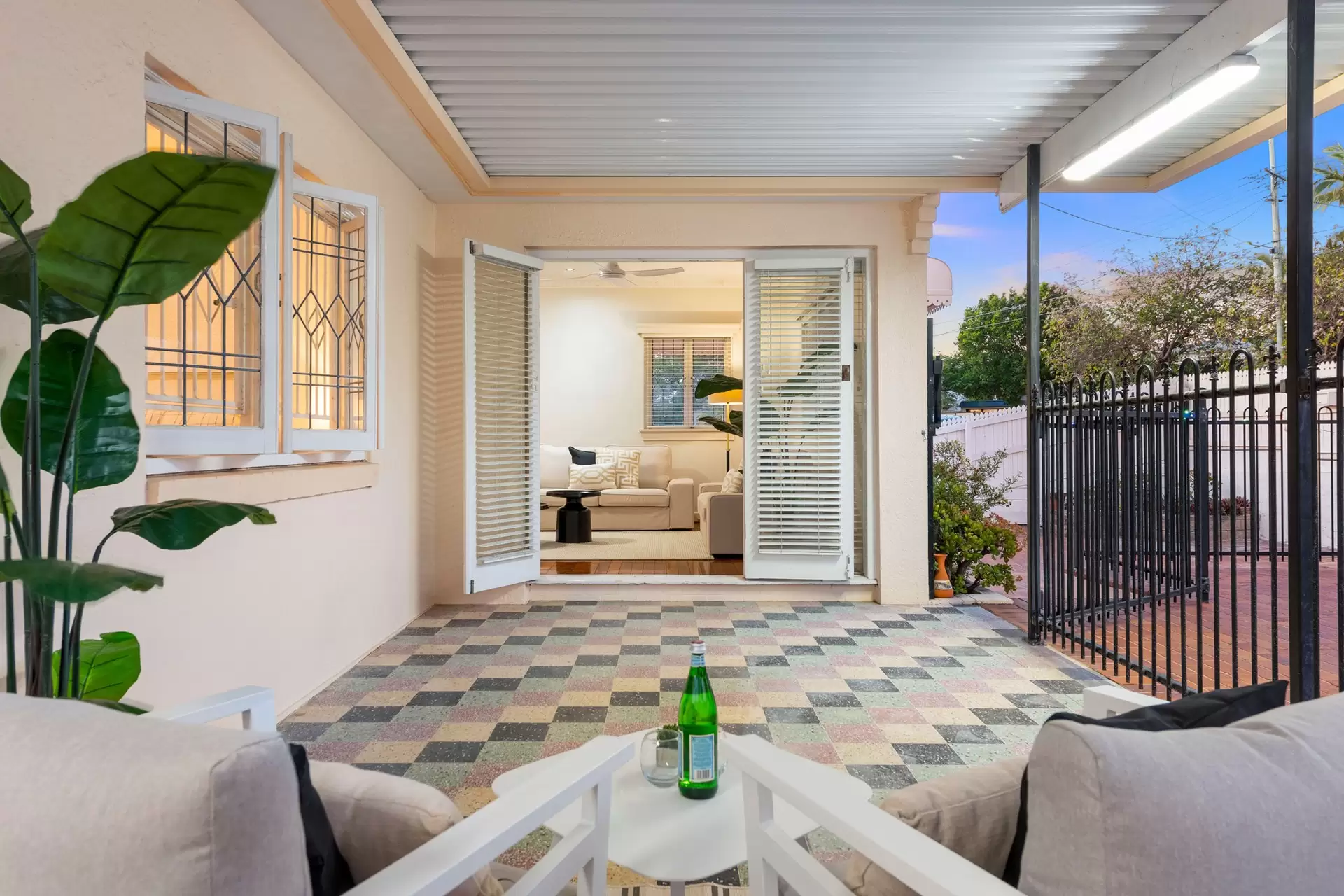 52 Virginia Avenue, Hawthorne Sold by Queensland Sotheby's International Realty - image 1