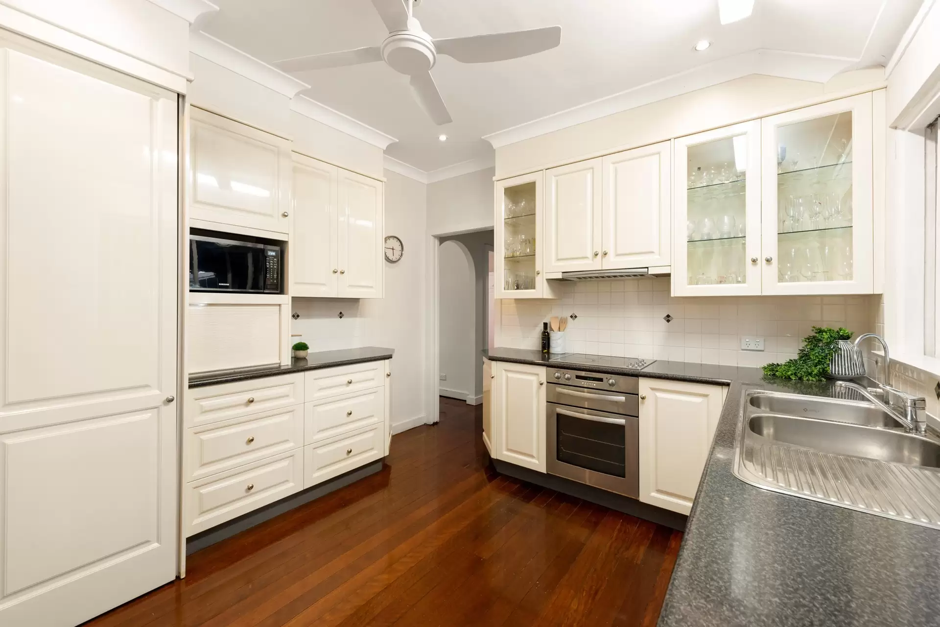 52 Virginia Avenue, Hawthorne Sold by Queensland Sotheby's International Realty - image 1