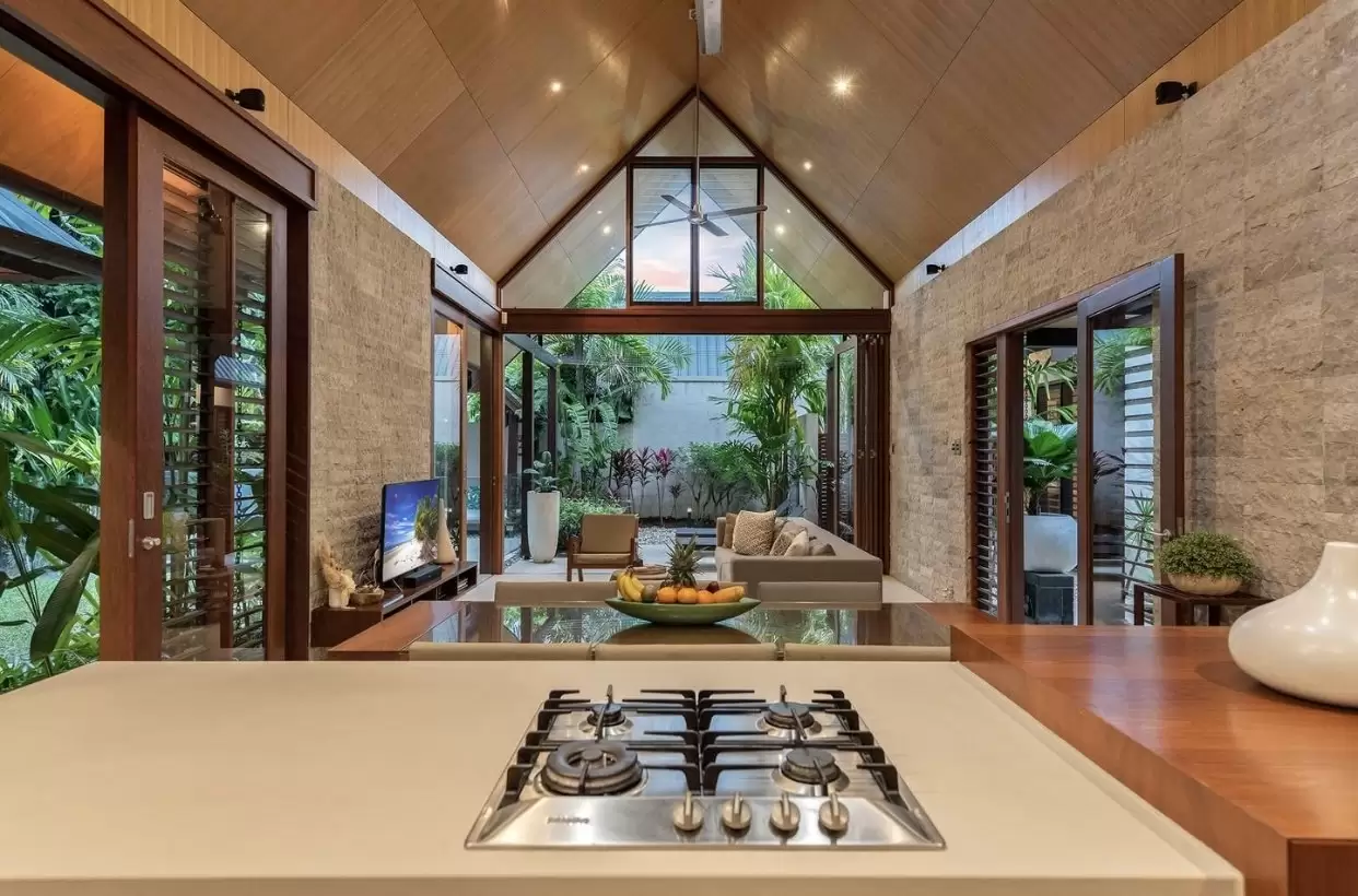 7 Bale Drive, Port Douglas Sold by Queensland Sotheby's International Realty - image 1
