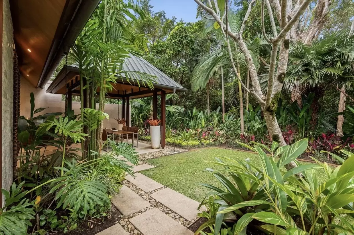 7 Bale Drive, Port Douglas Sold by Queensland Sotheby's International Realty - image 1