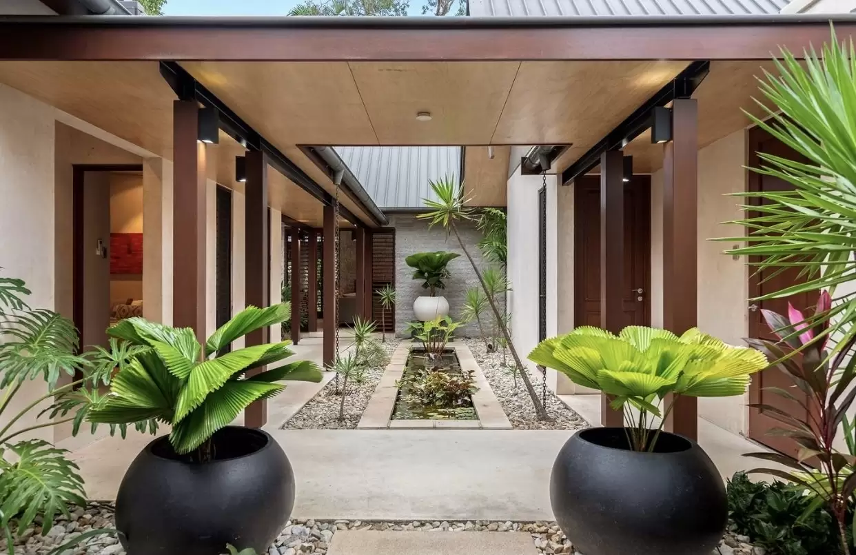 7 Bale Drive, Port Douglas Sold by Queensland Sotheby's International Realty - image 1