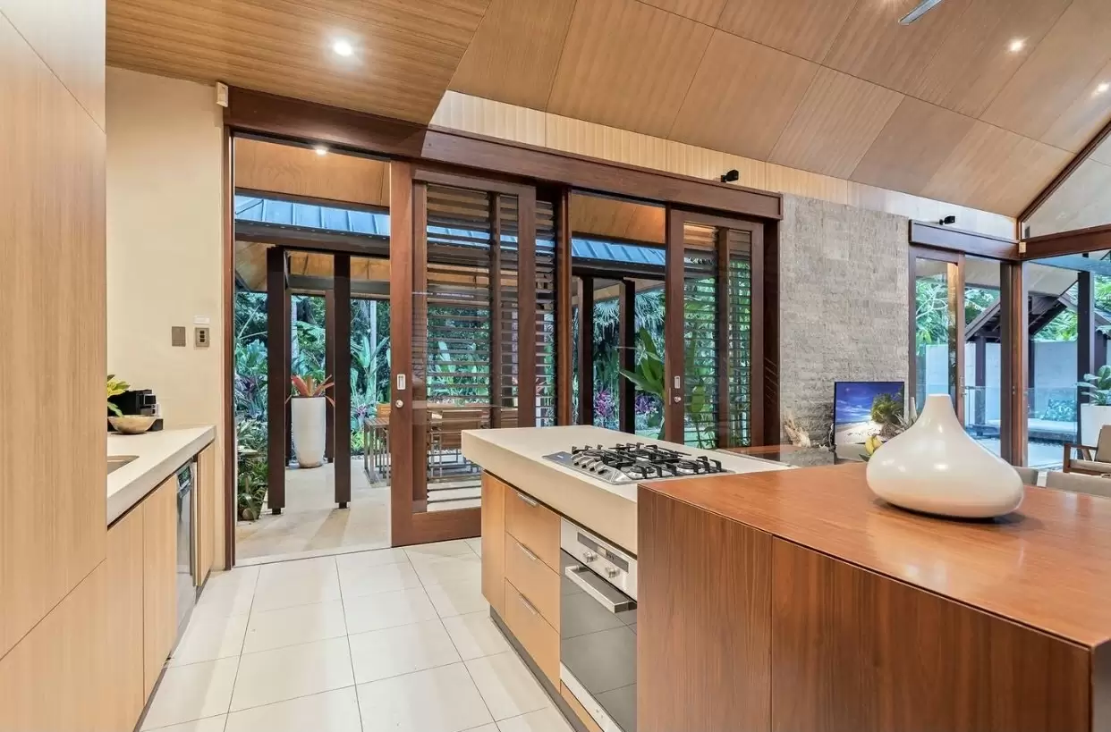 7 Bale Drive, Port Douglas Sold by Queensland Sotheby's International Realty - image 1