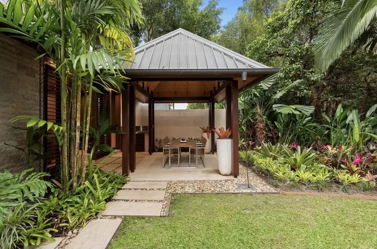 7 Bale Drive, Port Douglas Sold by Queensland Sotheby's International Realty - image 1