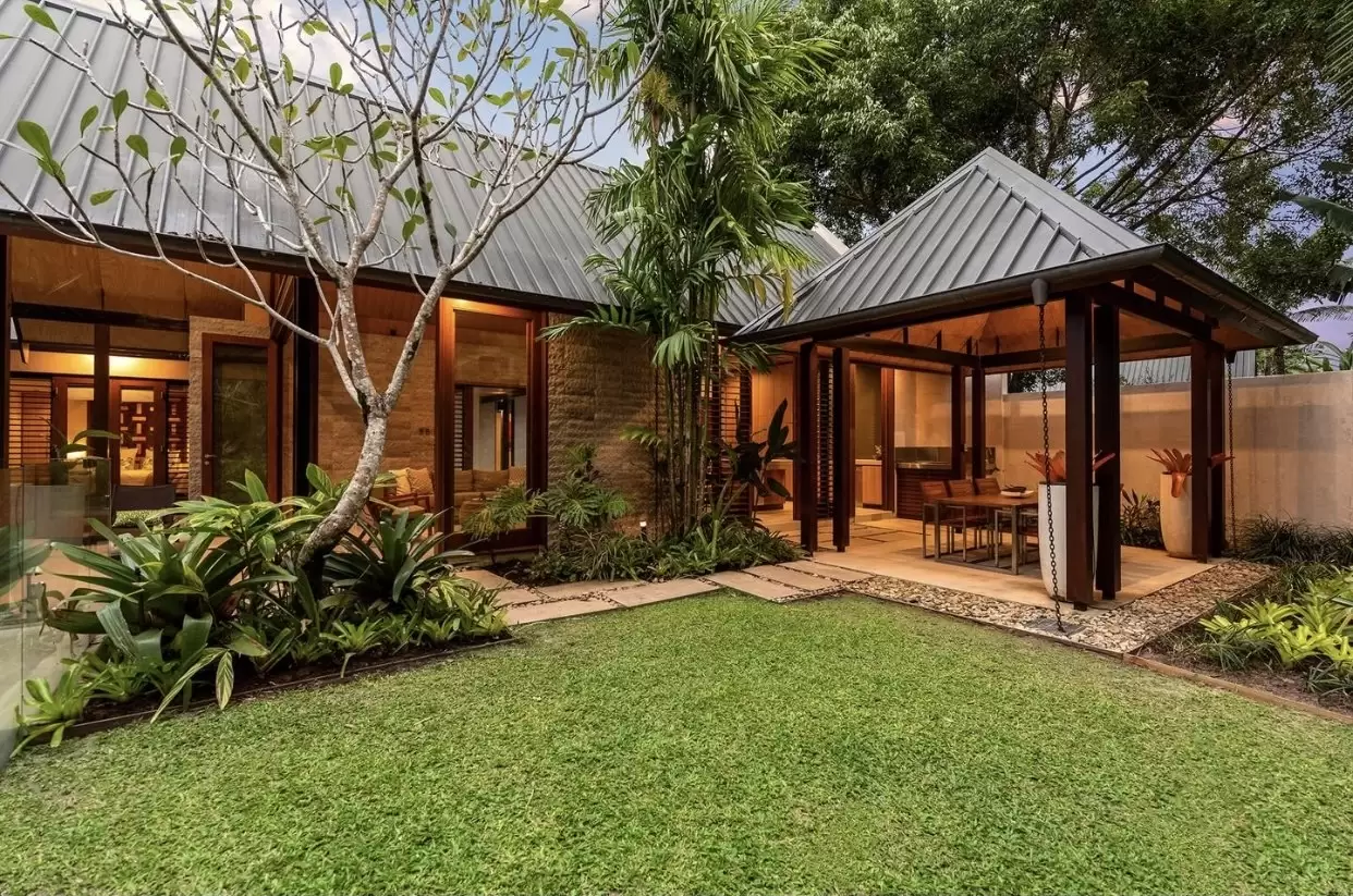 7 Bale Drive, Port Douglas Sold by Queensland Sotheby's International Realty - image 1