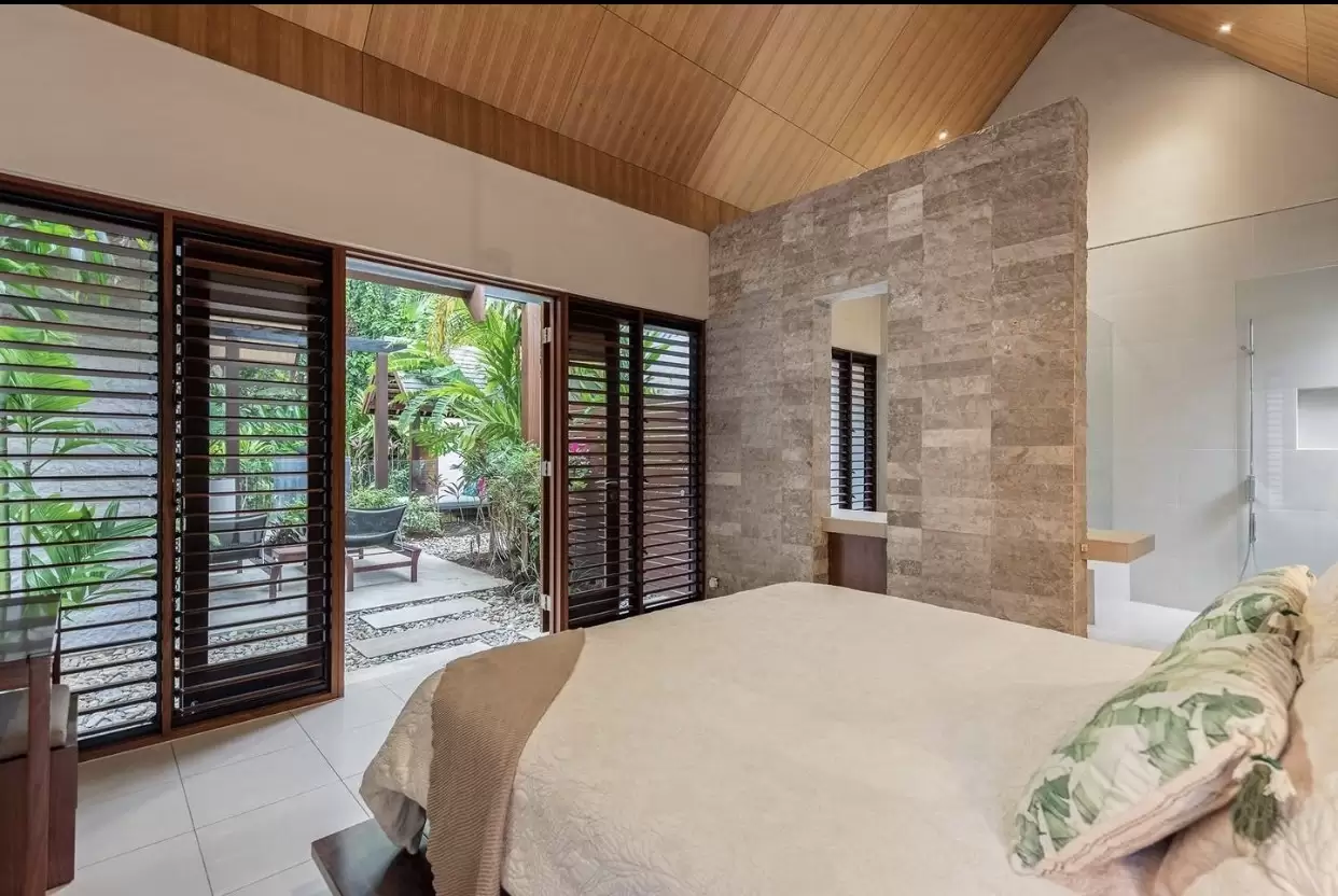7 Bale Drive, Port Douglas Sold by Queensland Sotheby's International Realty - image 1
