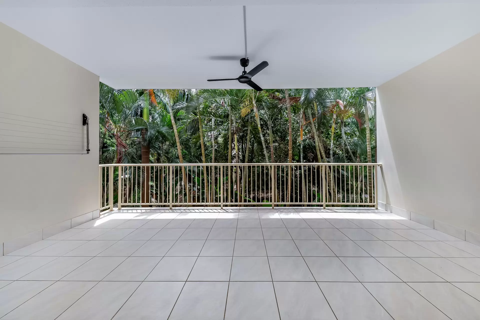 68/21 Shute Harbour Road, Cannonvale Sold by Queensland Sotheby's International Realty - image 1