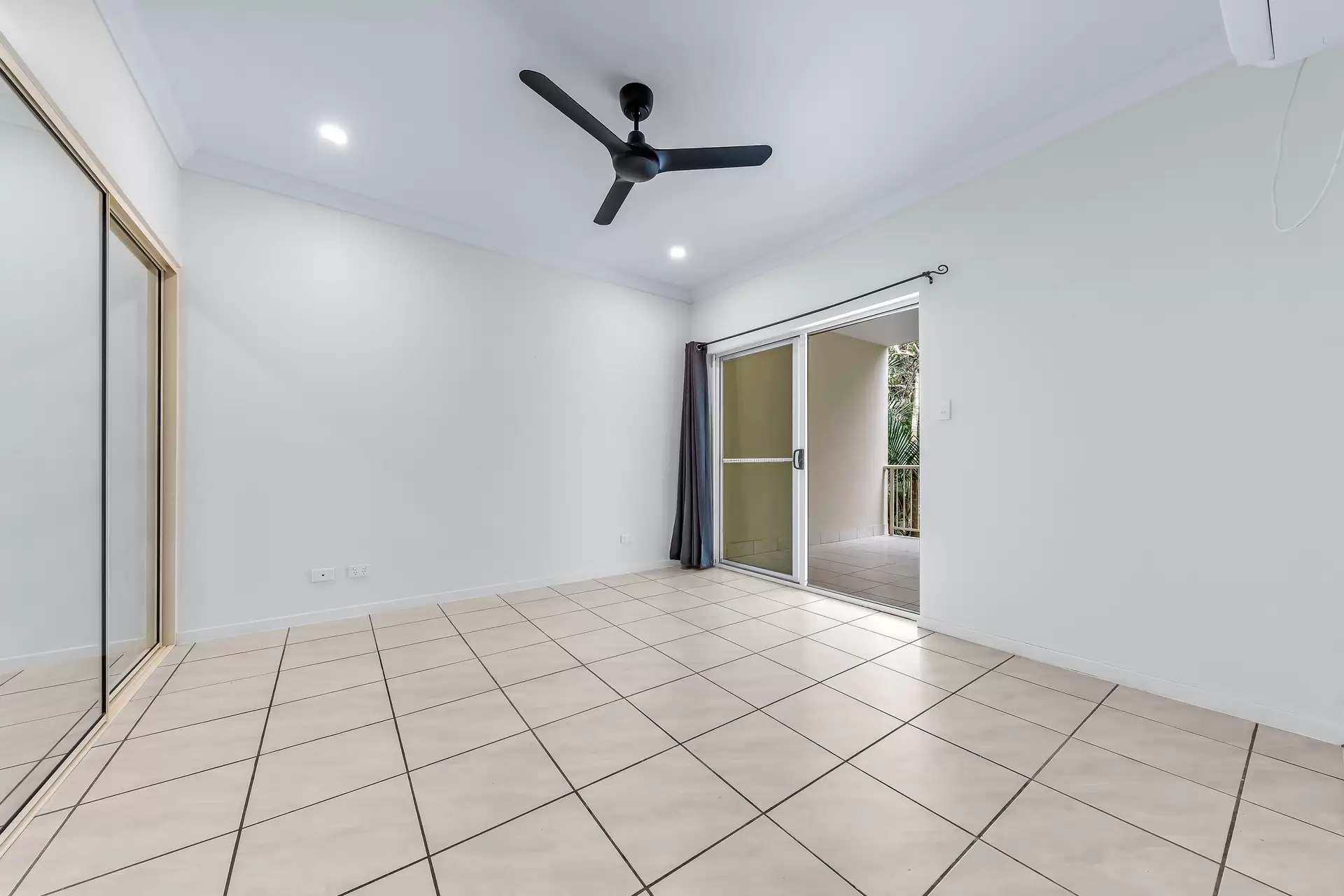 68/21 Shute Harbour Road, Cannonvale Sold by Queensland Sotheby's International Realty - image 1