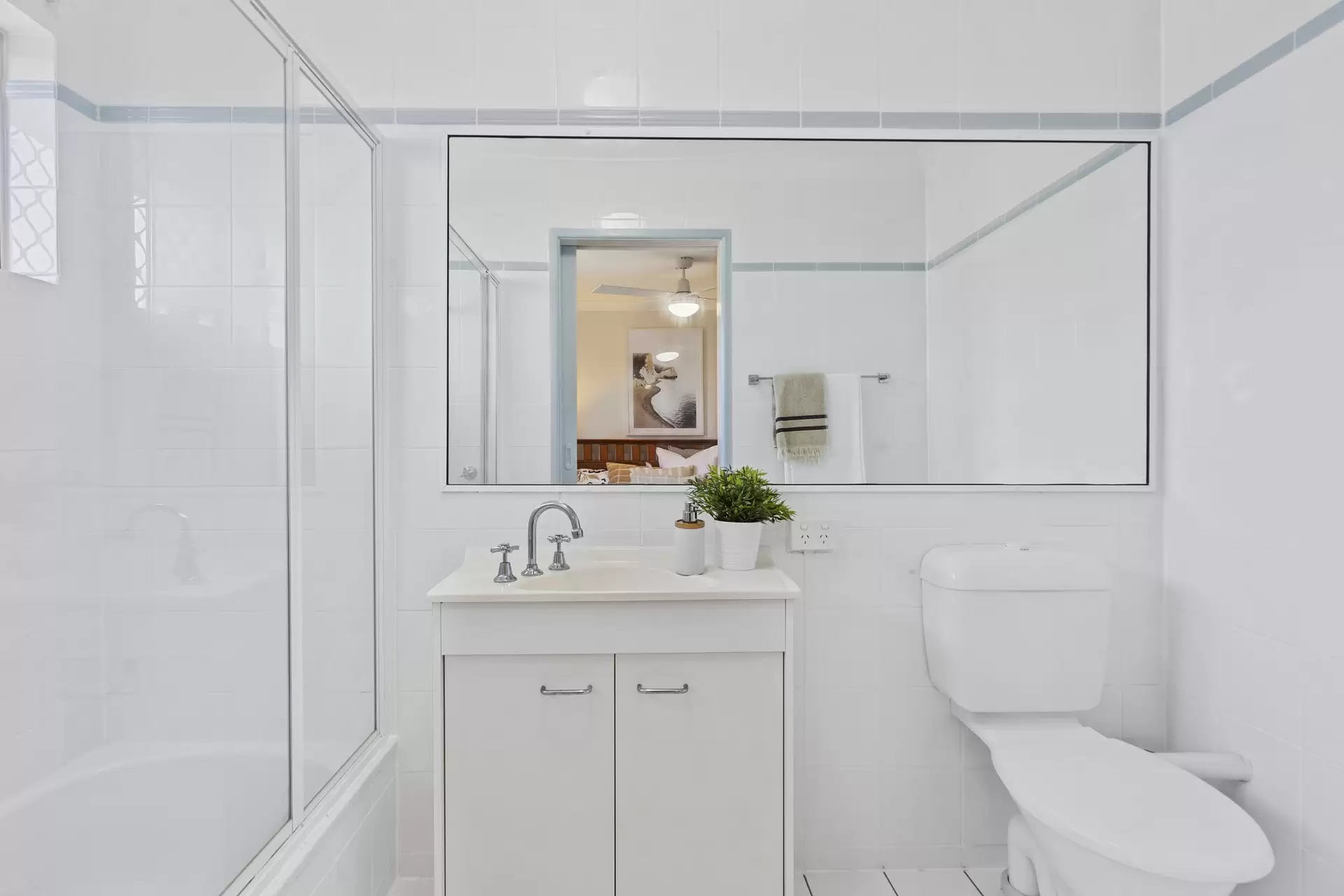 46/164-172 Wellington Street, Ormiston Sold by Queensland Sotheby's International Realty - image 1