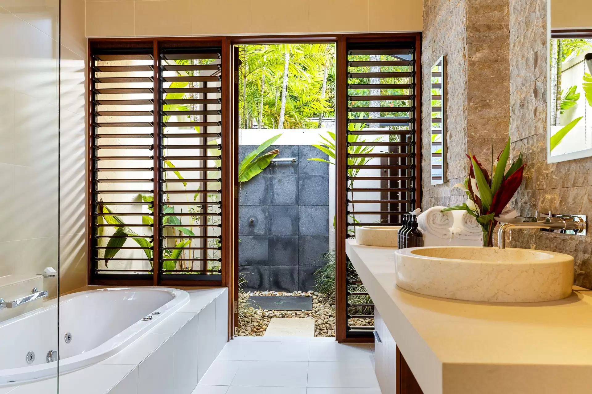 27 Bale Drive, Port Douglas Sold by Queensland Sotheby's International Realty - image 1