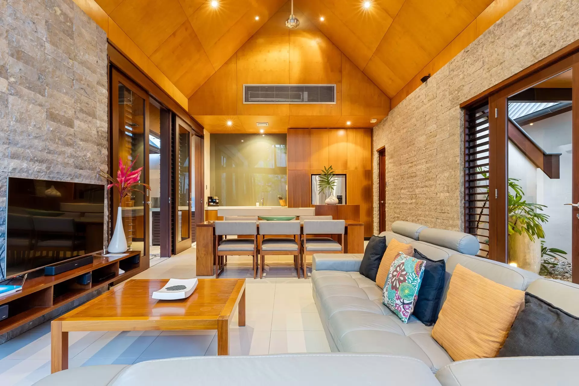 27 Bale Drive, Port Douglas Sold by Queensland Sotheby's International Realty - image 1