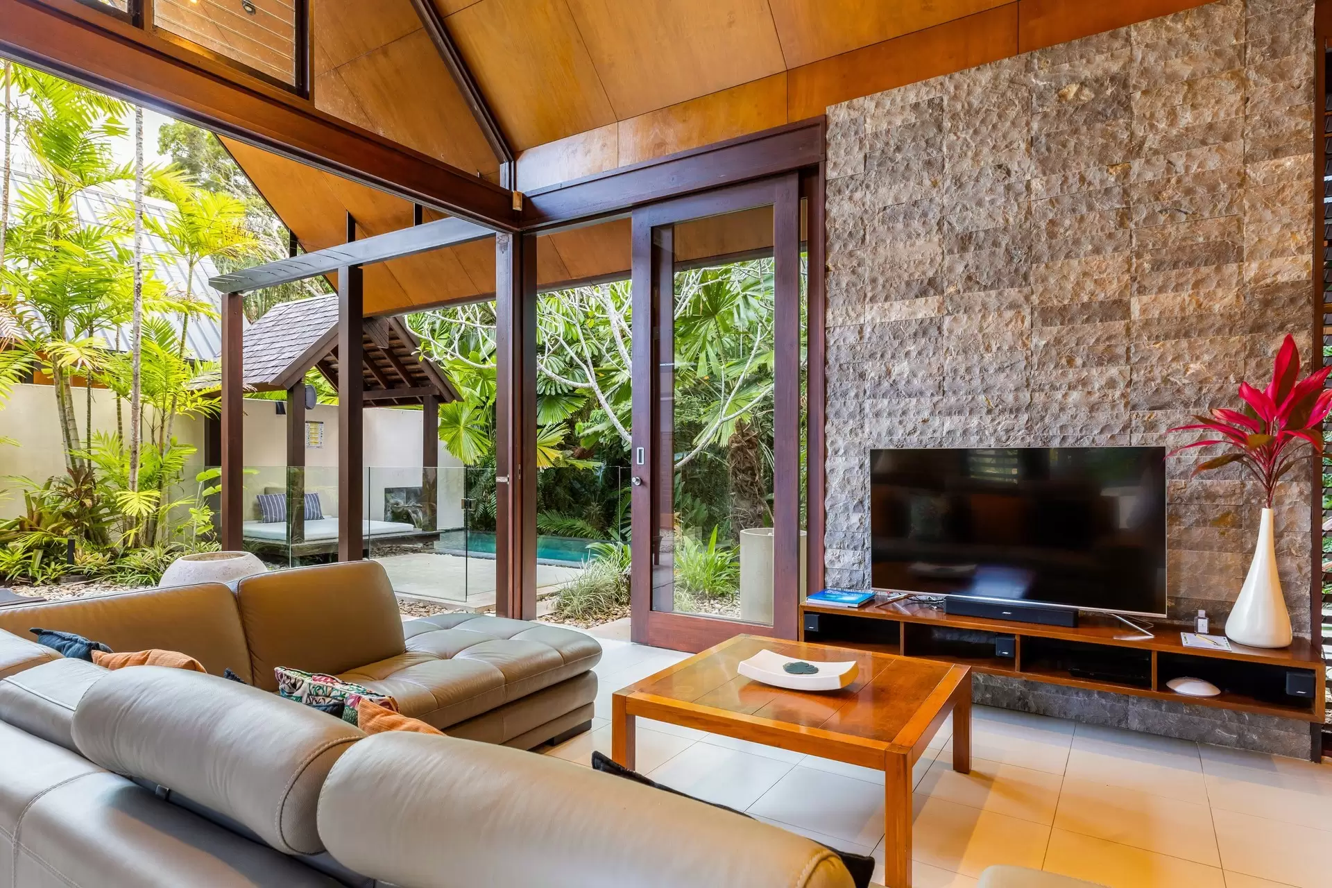 27 Bale Drive, Port Douglas Sold by Queensland Sotheby's International Realty - image 1