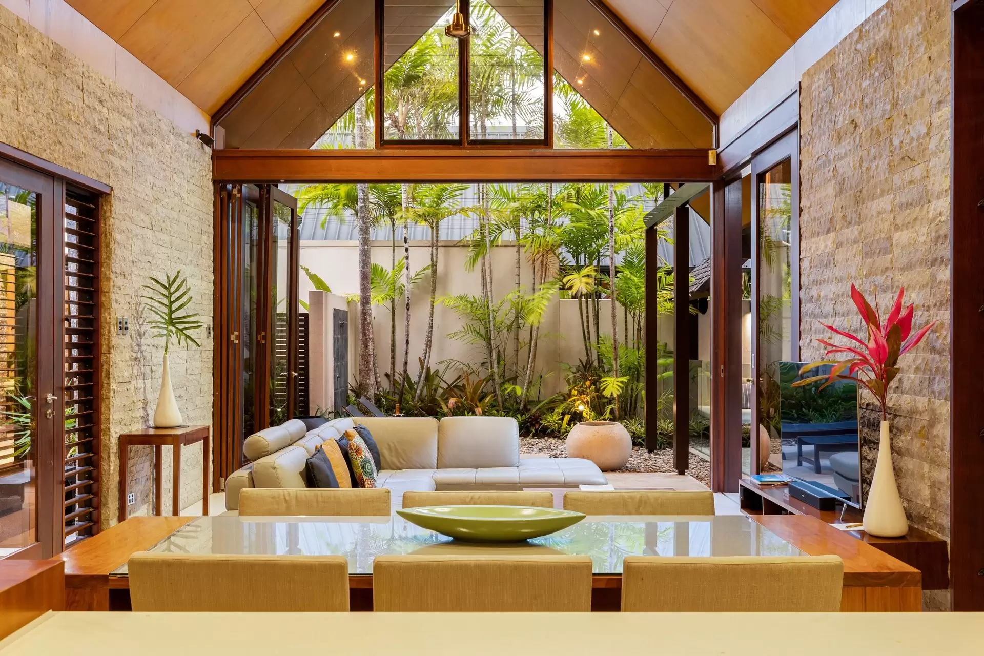 27 Bale Drive, Port Douglas Sold by Queensland Sotheby's International Realty - image 1