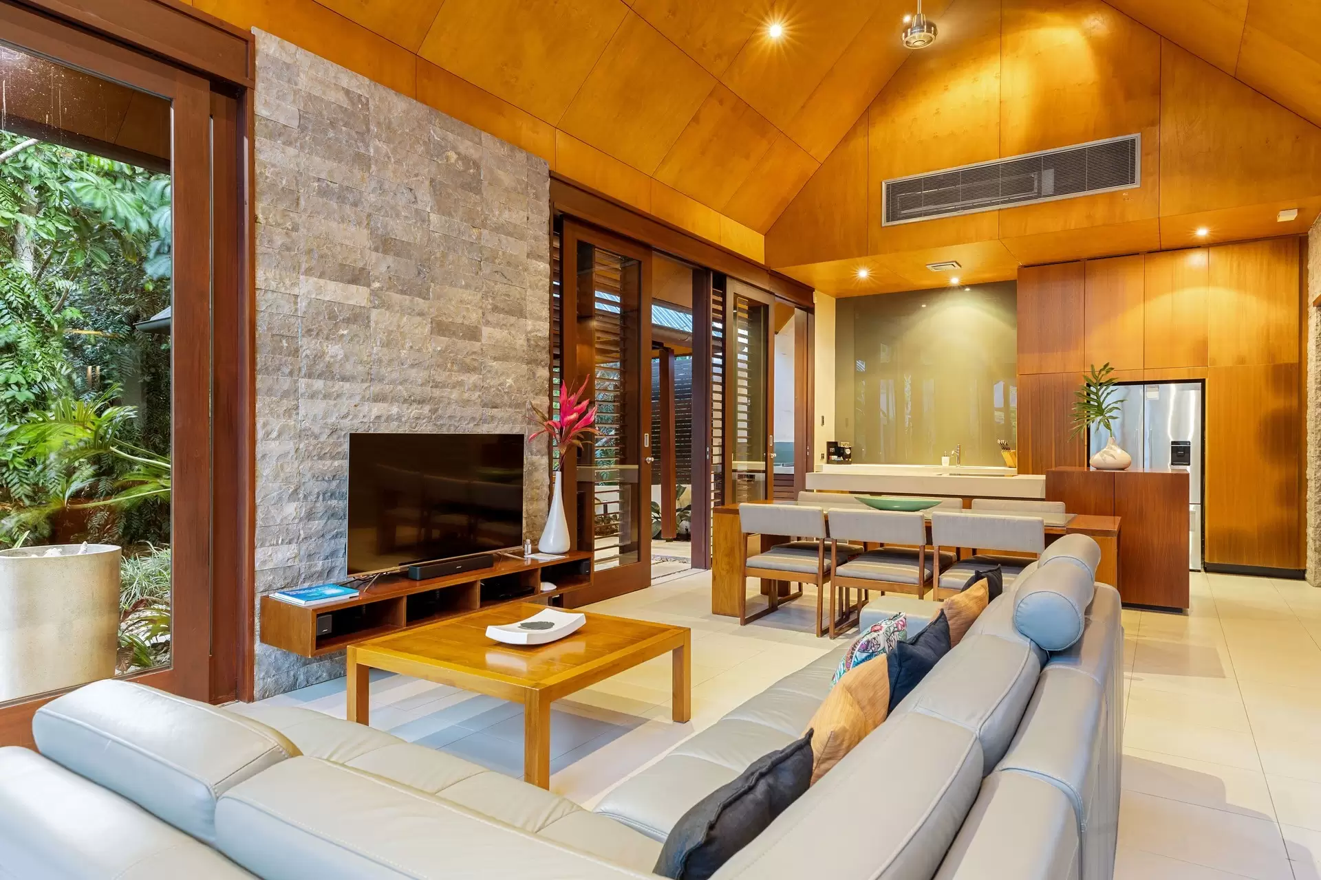 27 Bale Drive, Port Douglas Sold by Queensland Sotheby's International Realty - image 1