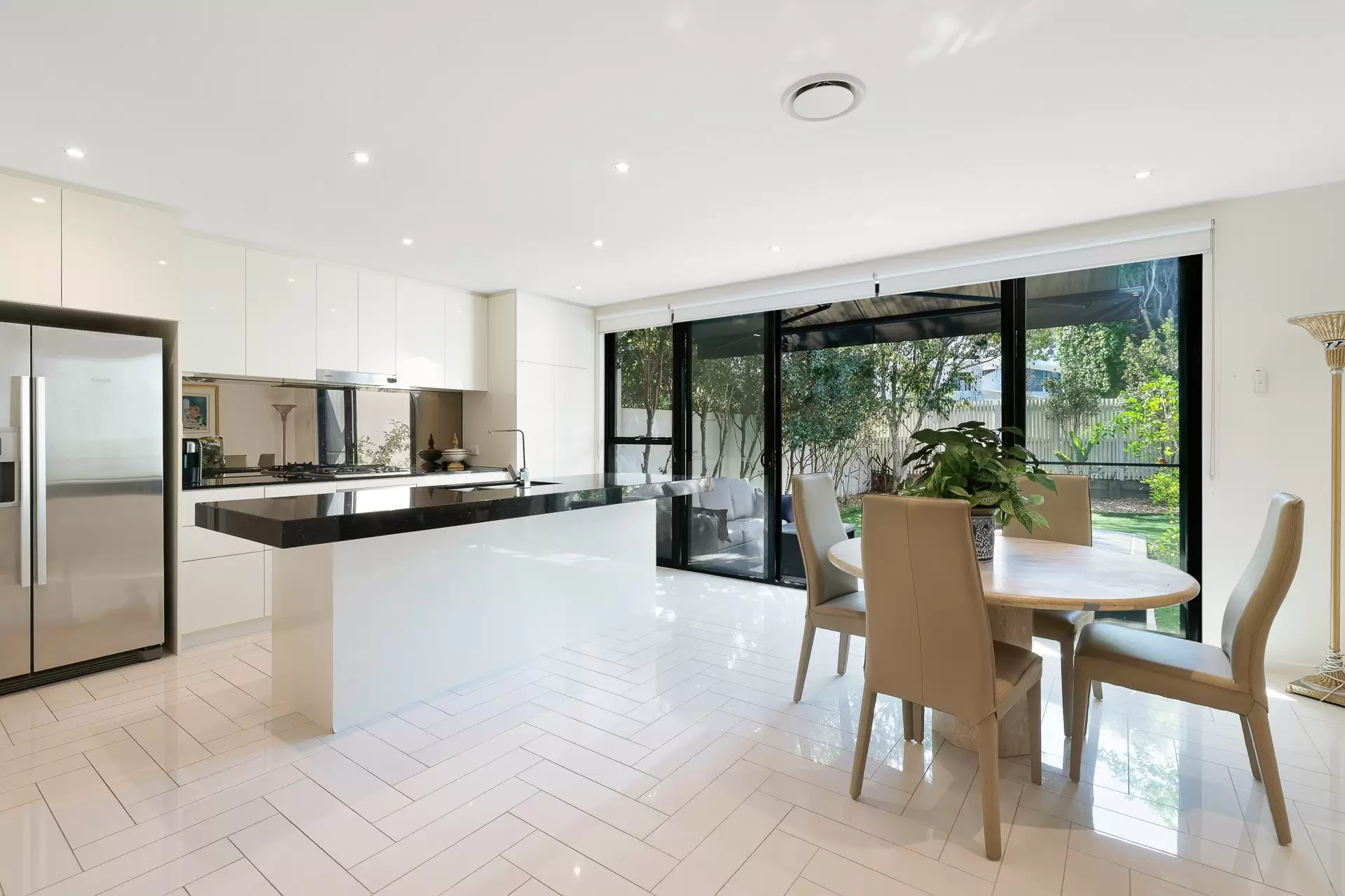 22 Theatre Drive, Benowa Sold by  - image 1