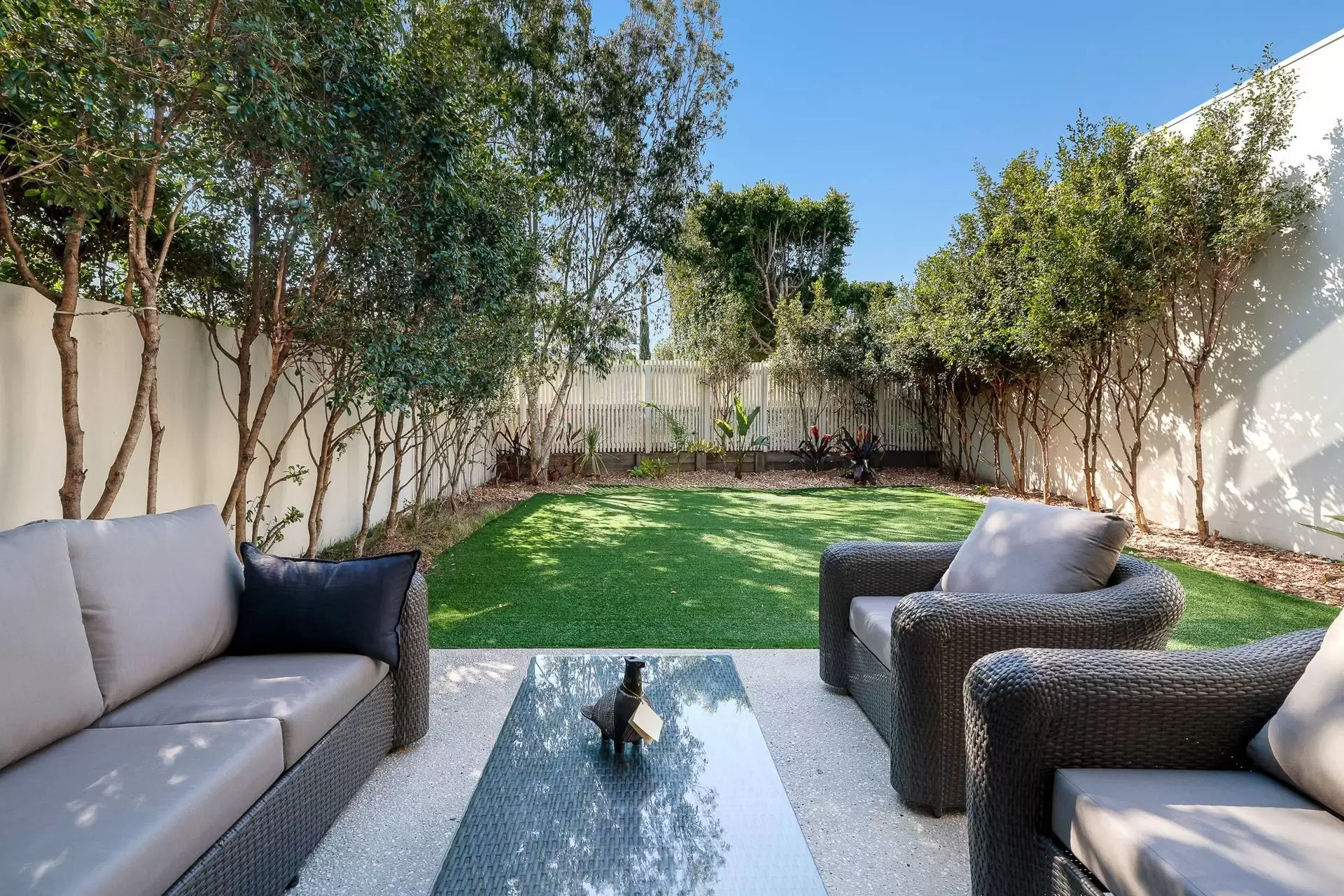 22 Theatre Drive, Benowa Sold by  - image 1